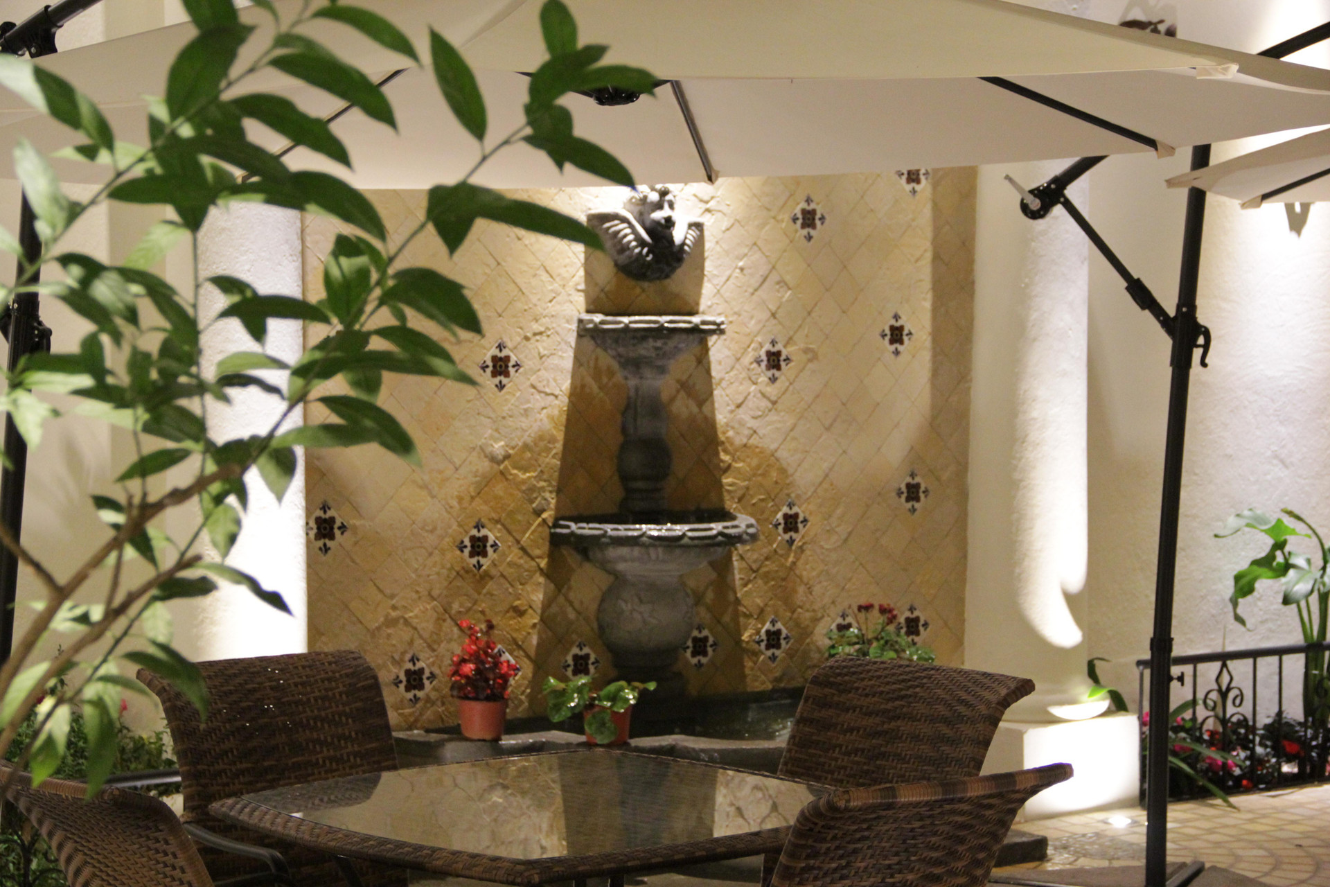 image-housing-carousel