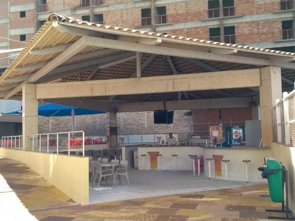 image-housing-carousel