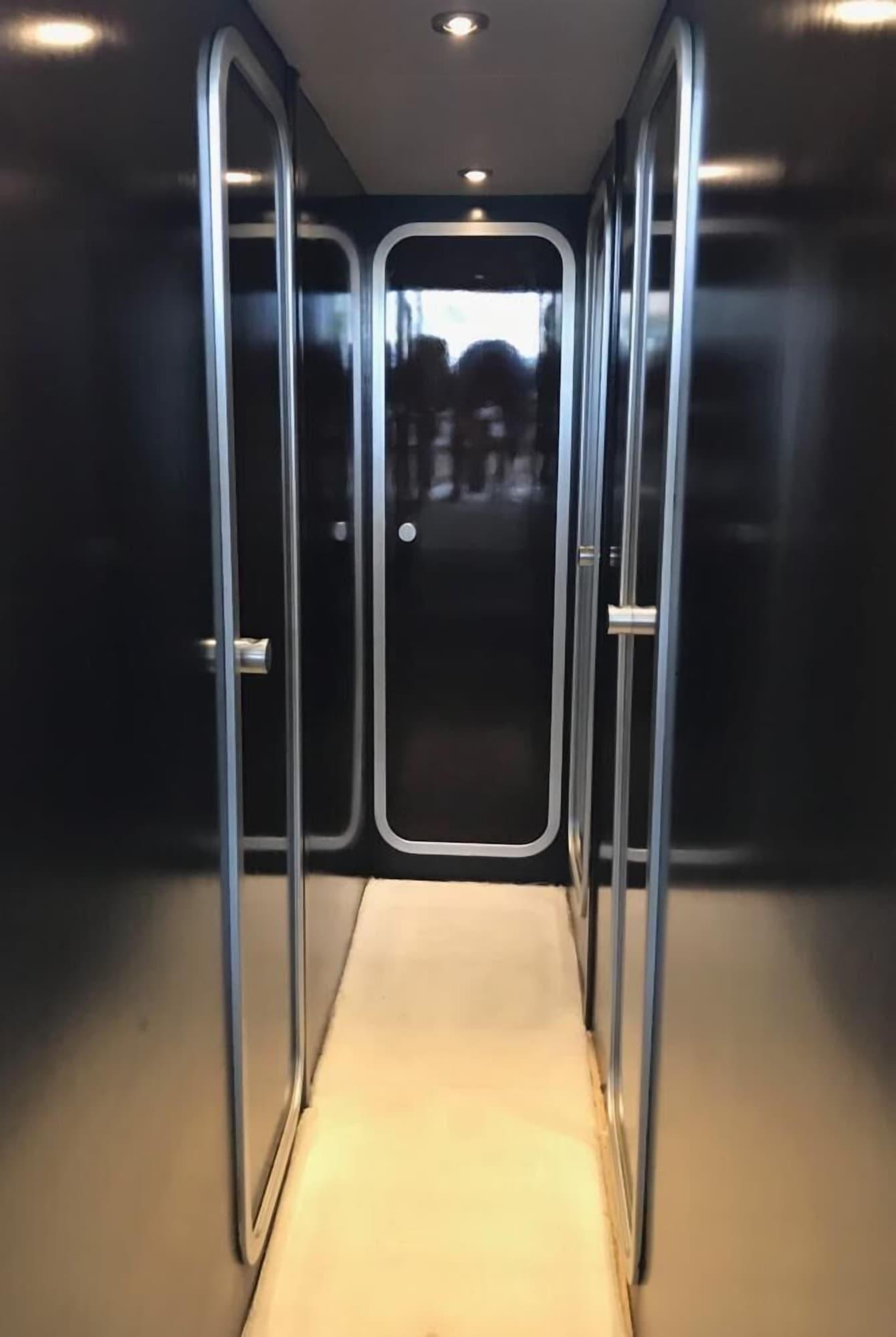 image-housing-carousel