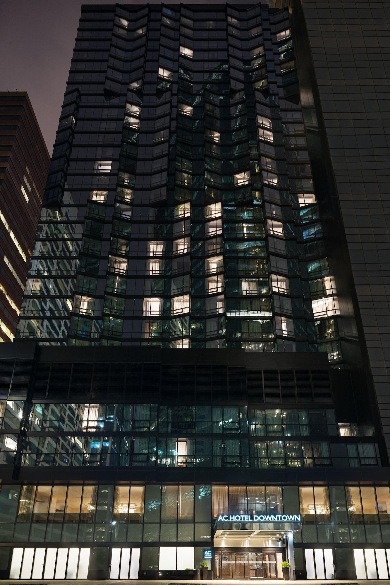 image-housing-carousel