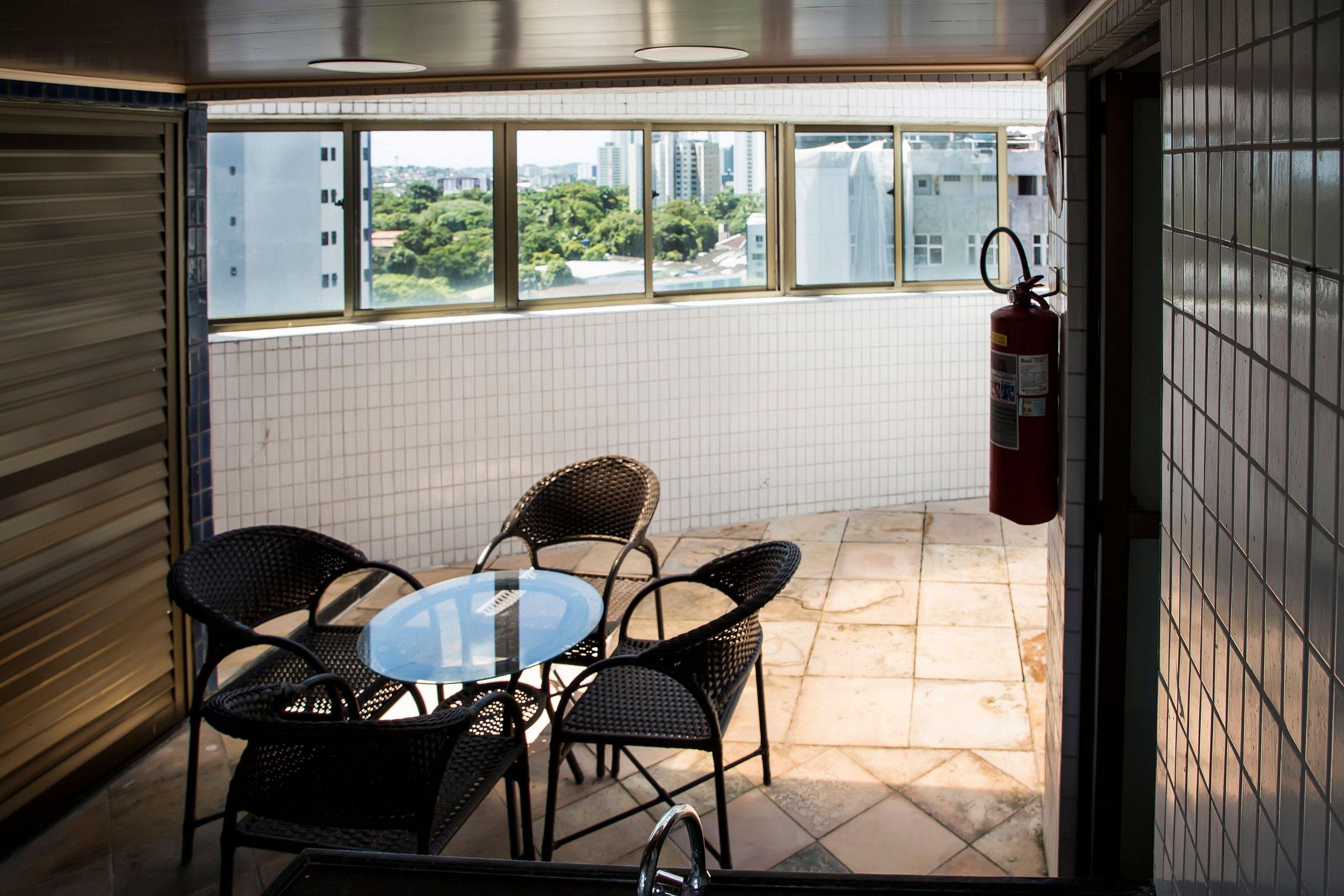 image-housing-carousel