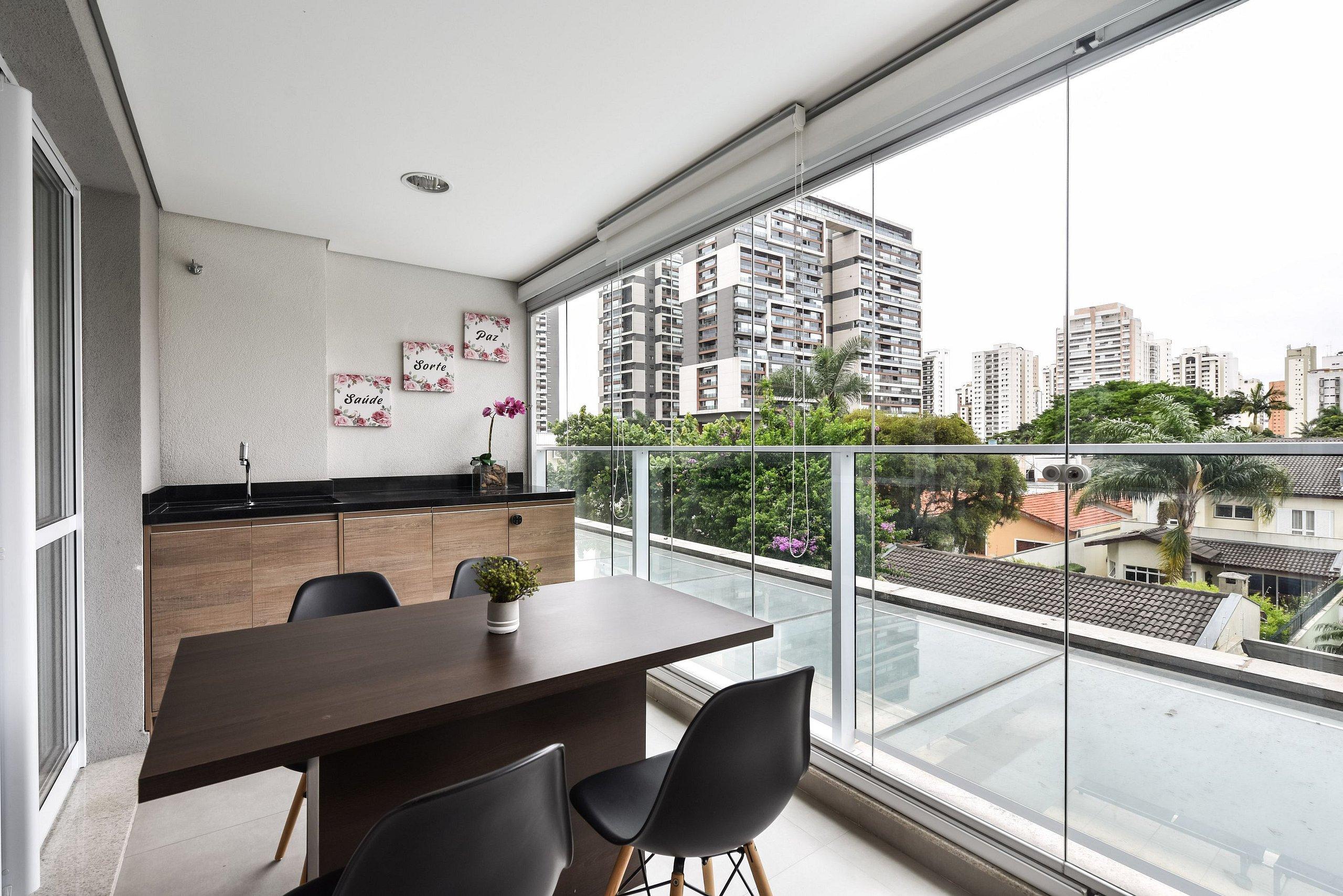 image-housing-carousel