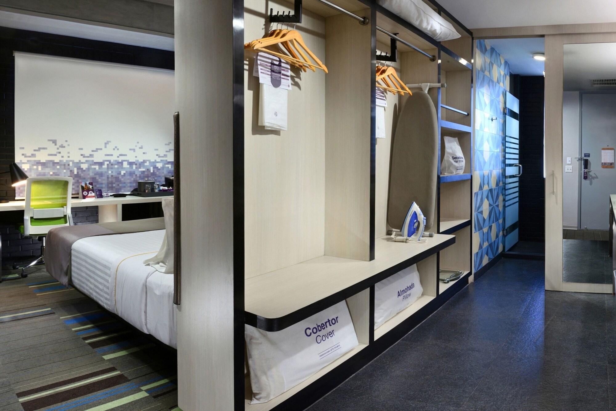 image-housing-carousel