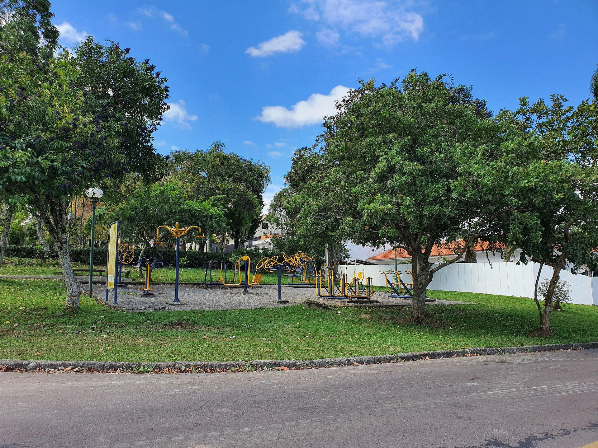 image-housing-carousel
