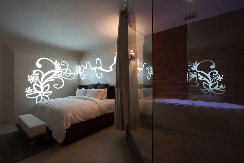 image-housing-carousel