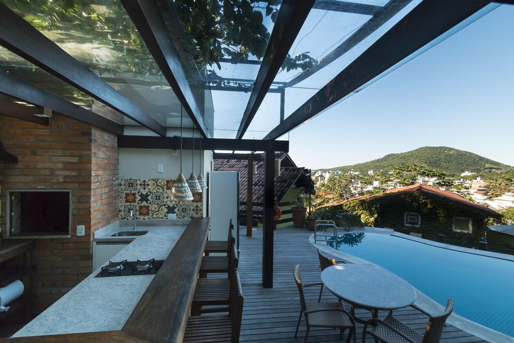 image-housing-carousel