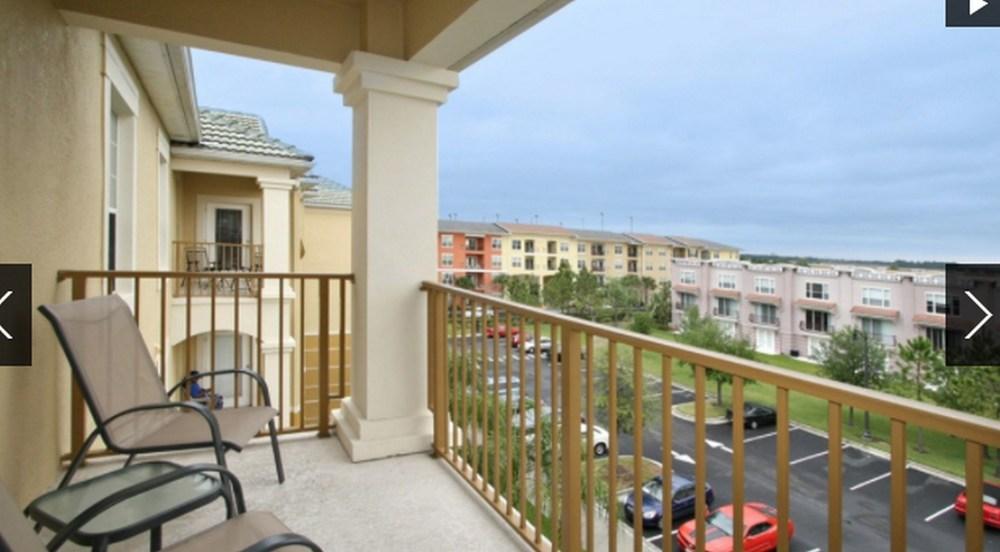 image-housing-carousel