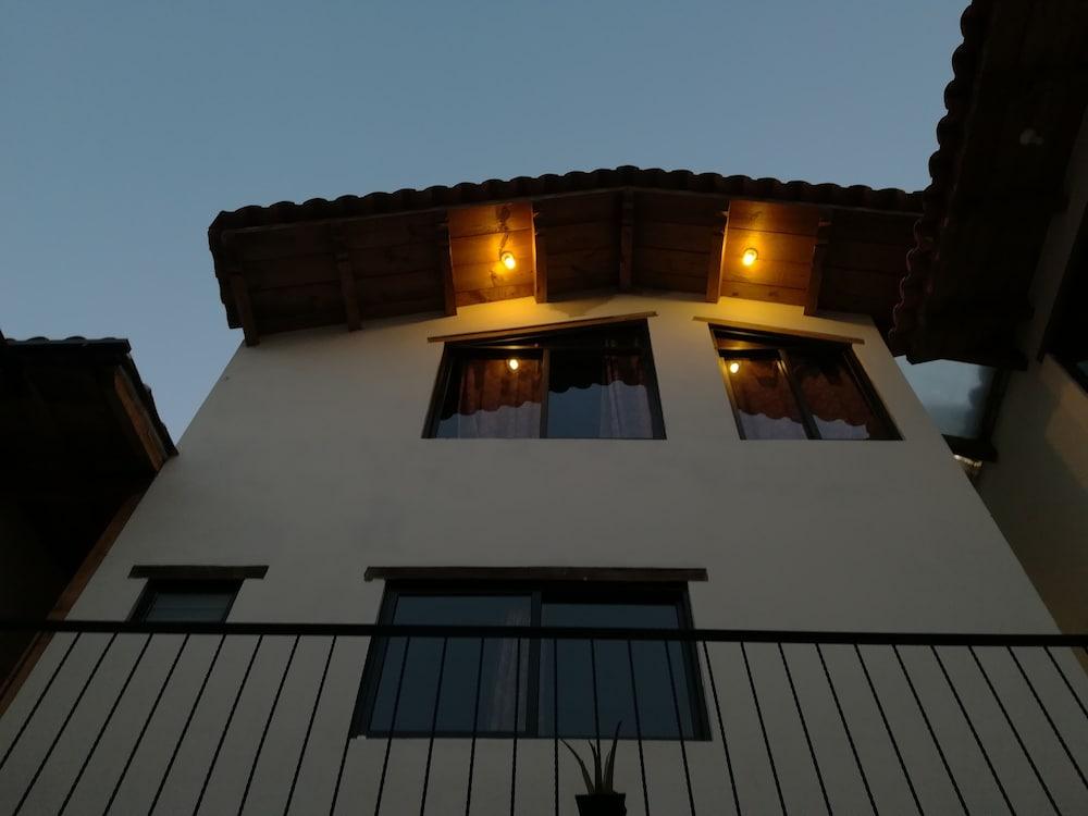 image-housing-carousel