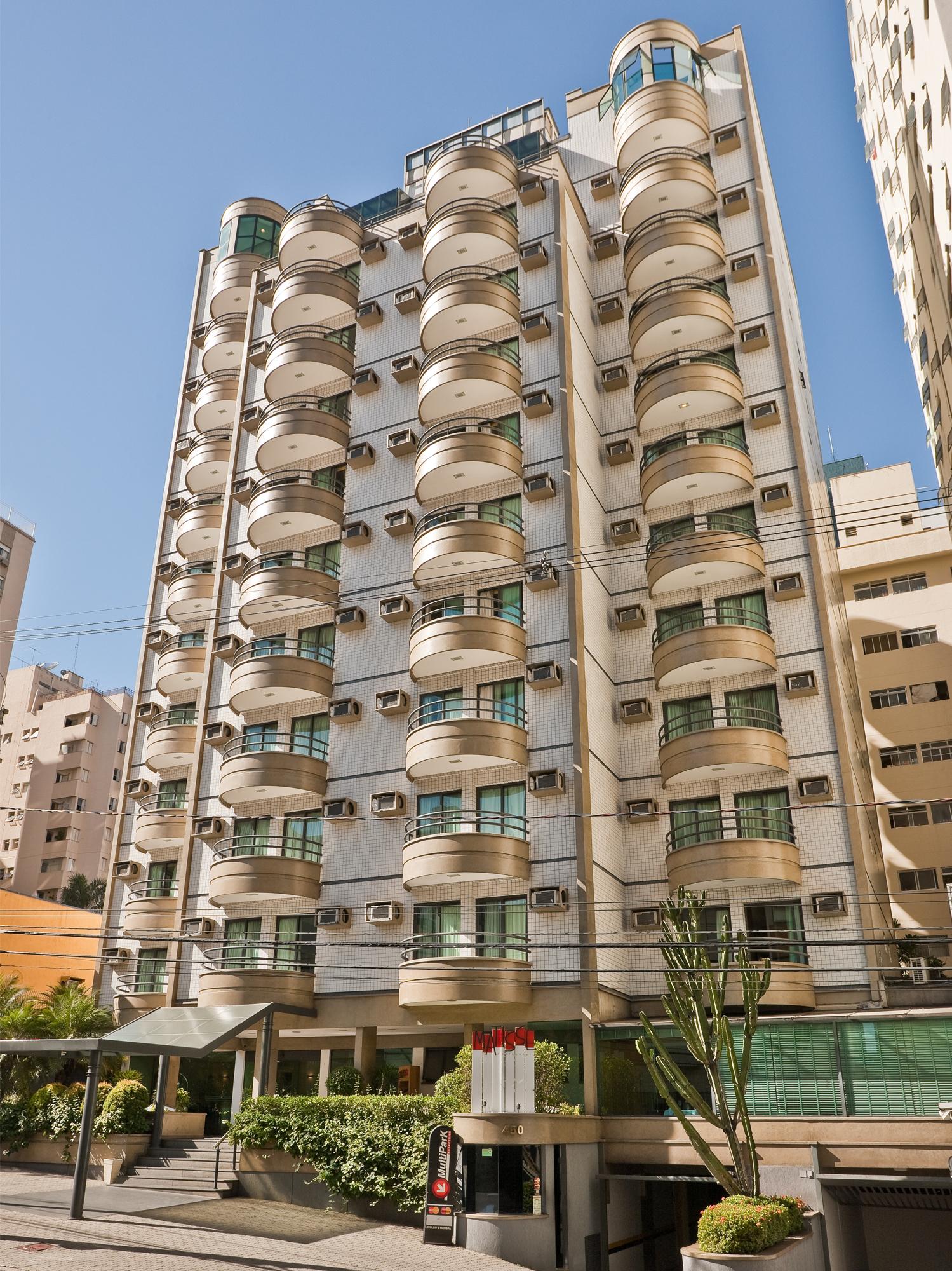image-housing-carousel