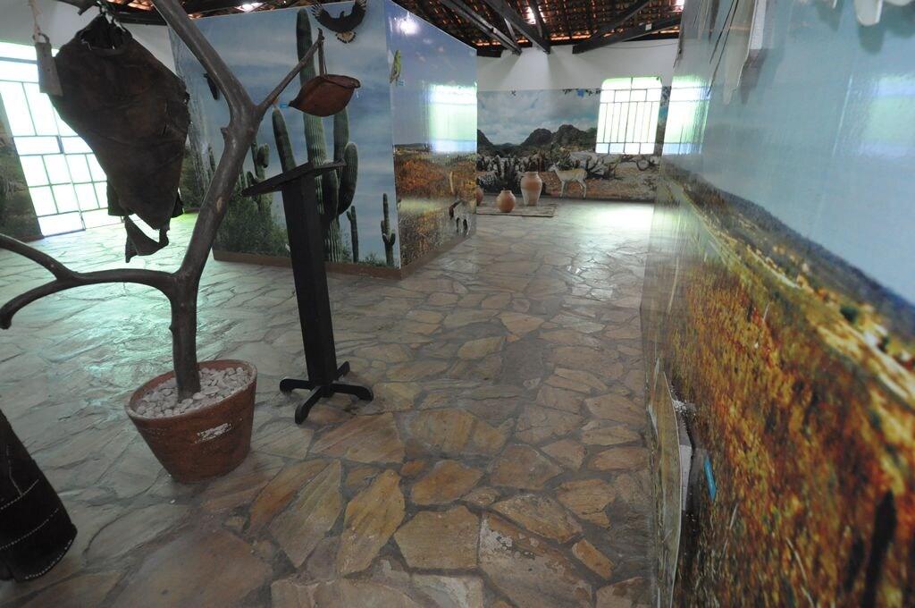 image-housing-carousel