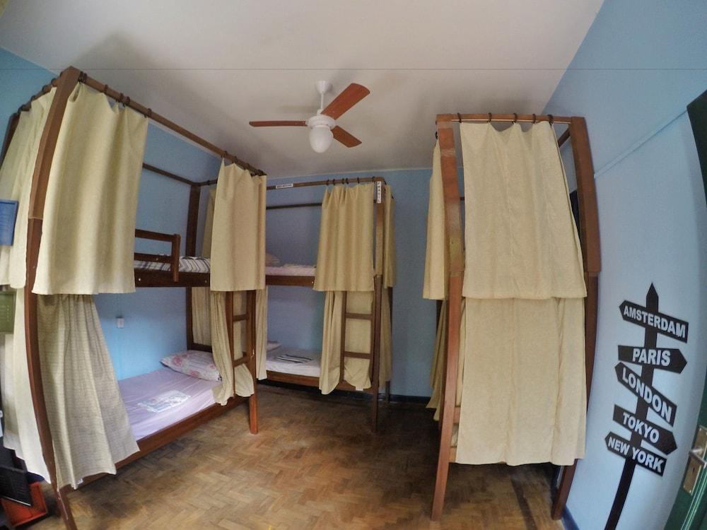 image-housing-carousel