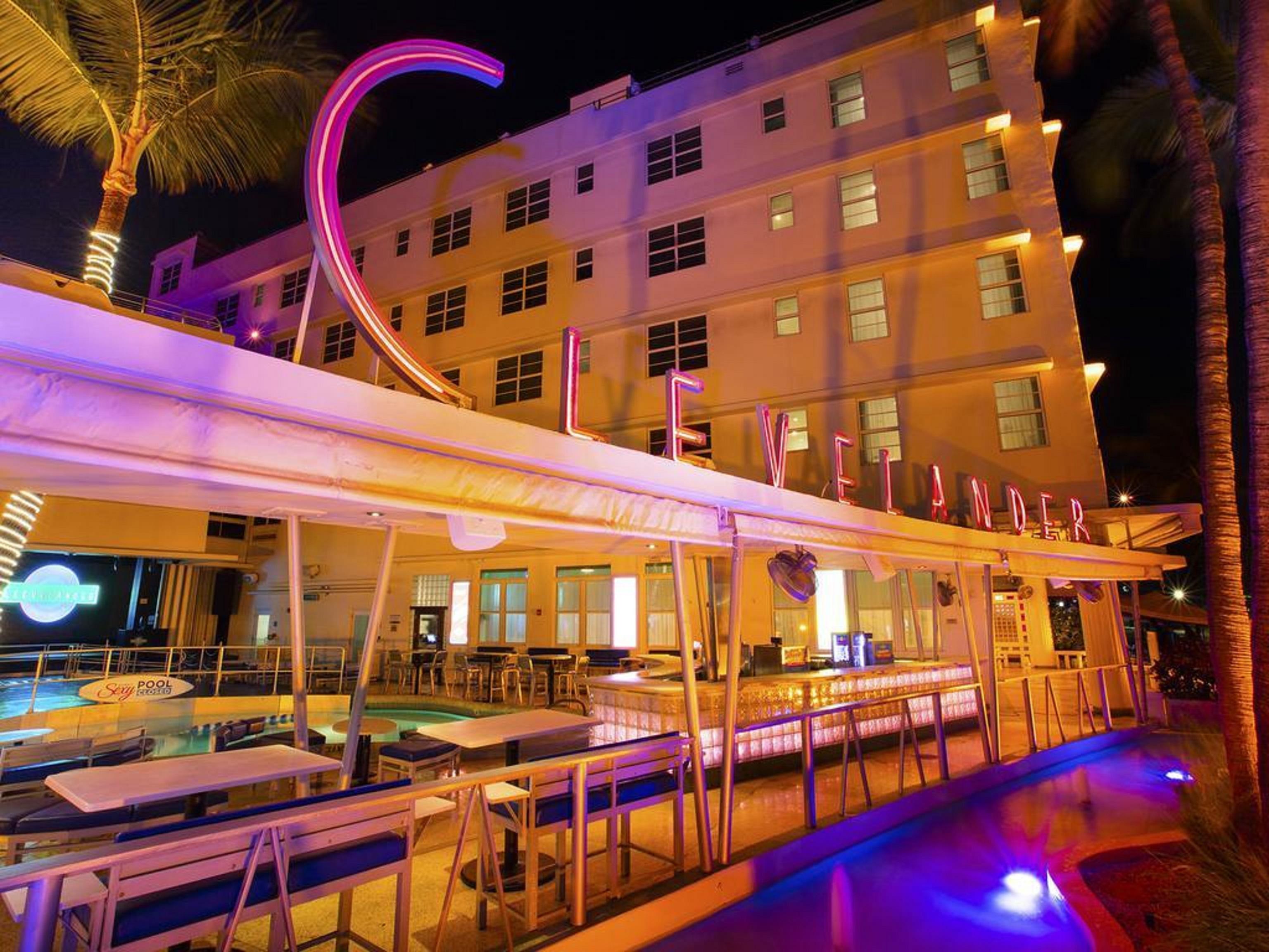 image-housing-carousel