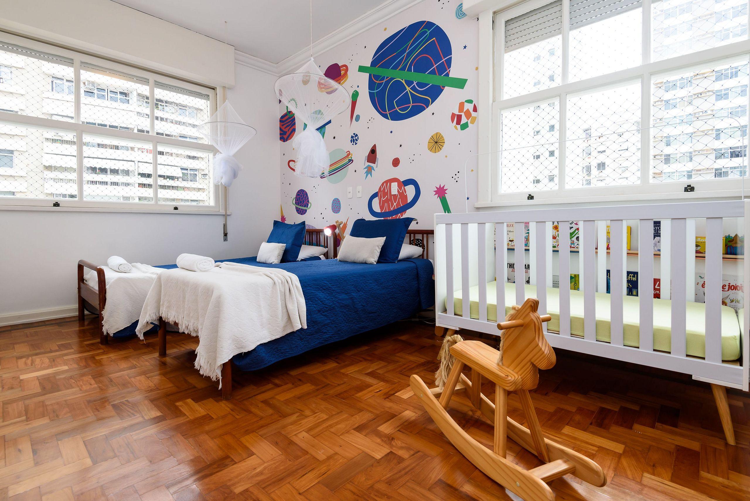 image-housing-carousel