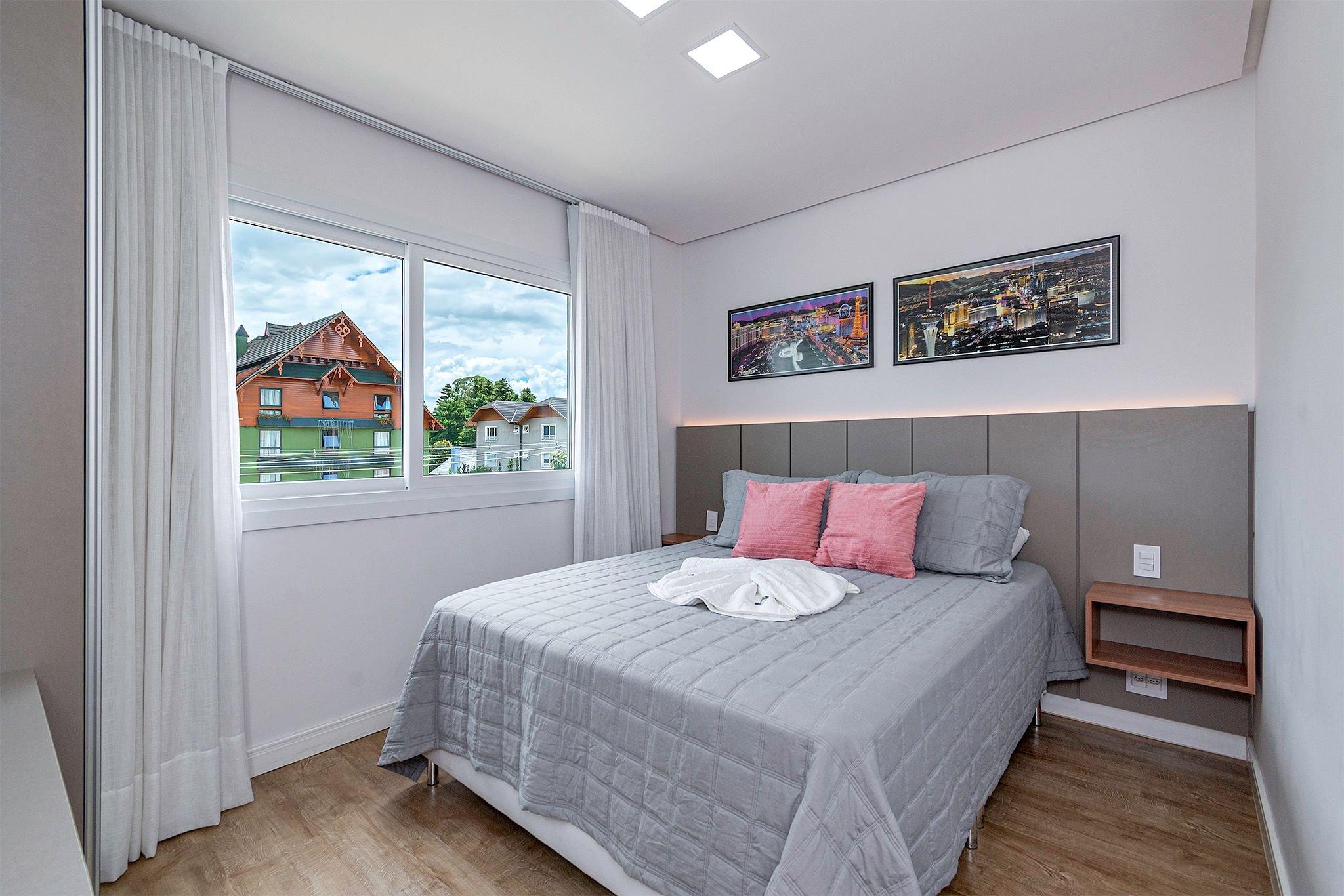 image-housing-carousel