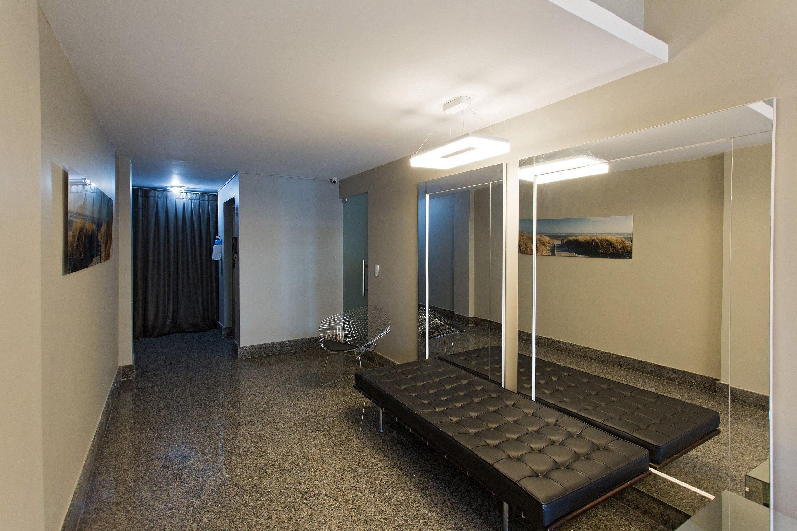 image-housing-carousel