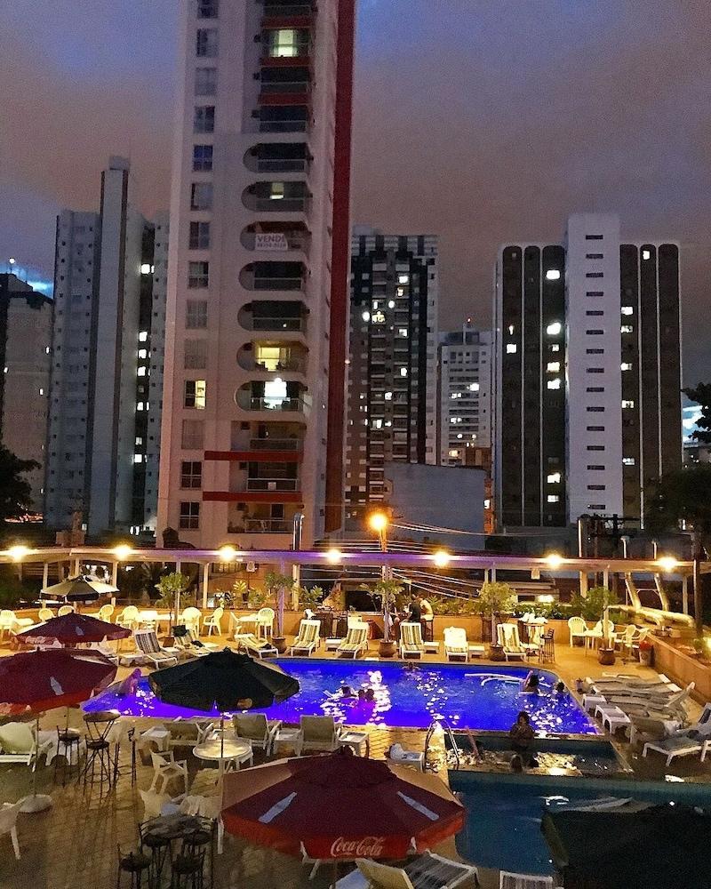 image-housing-carousel