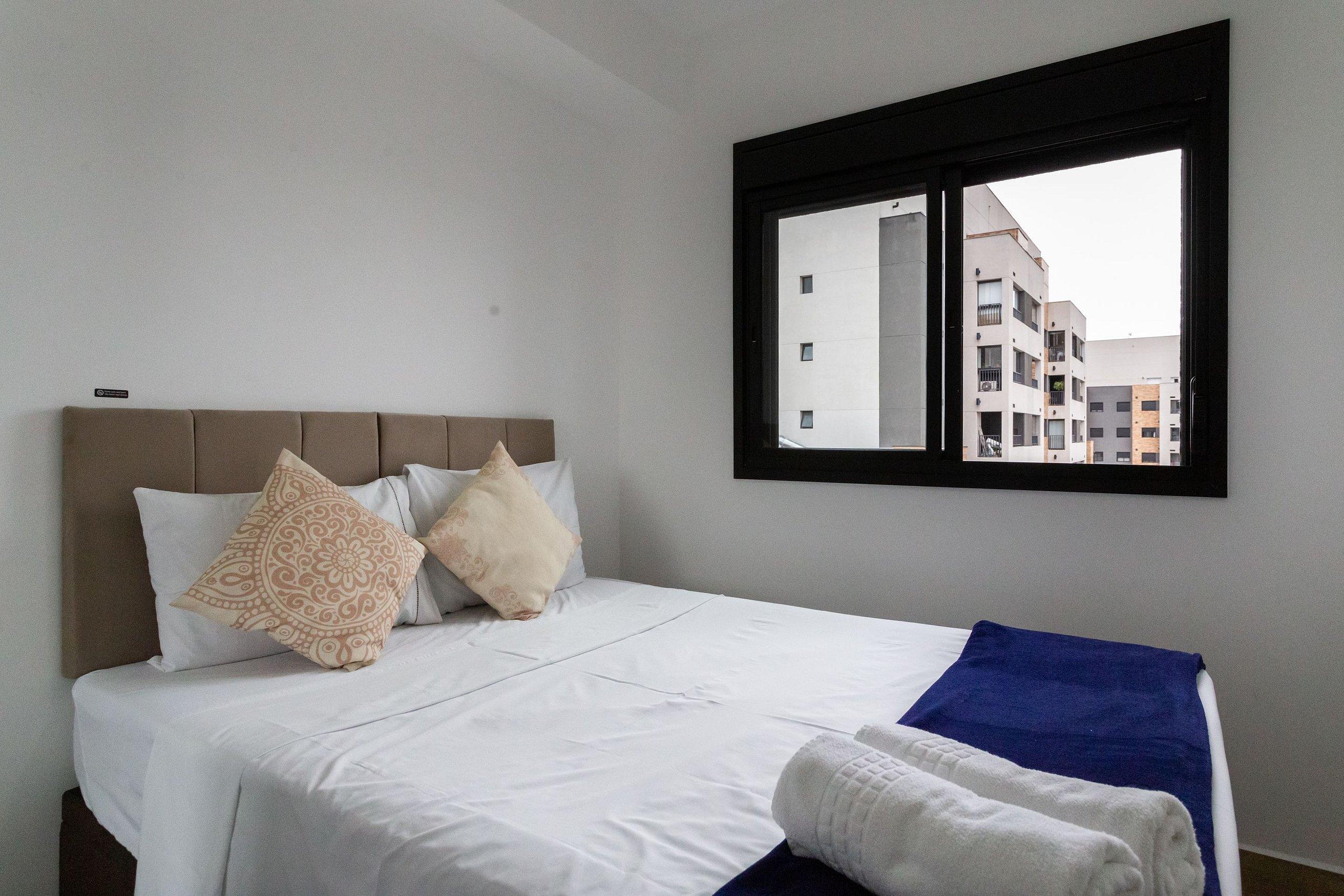 image-housing-carousel