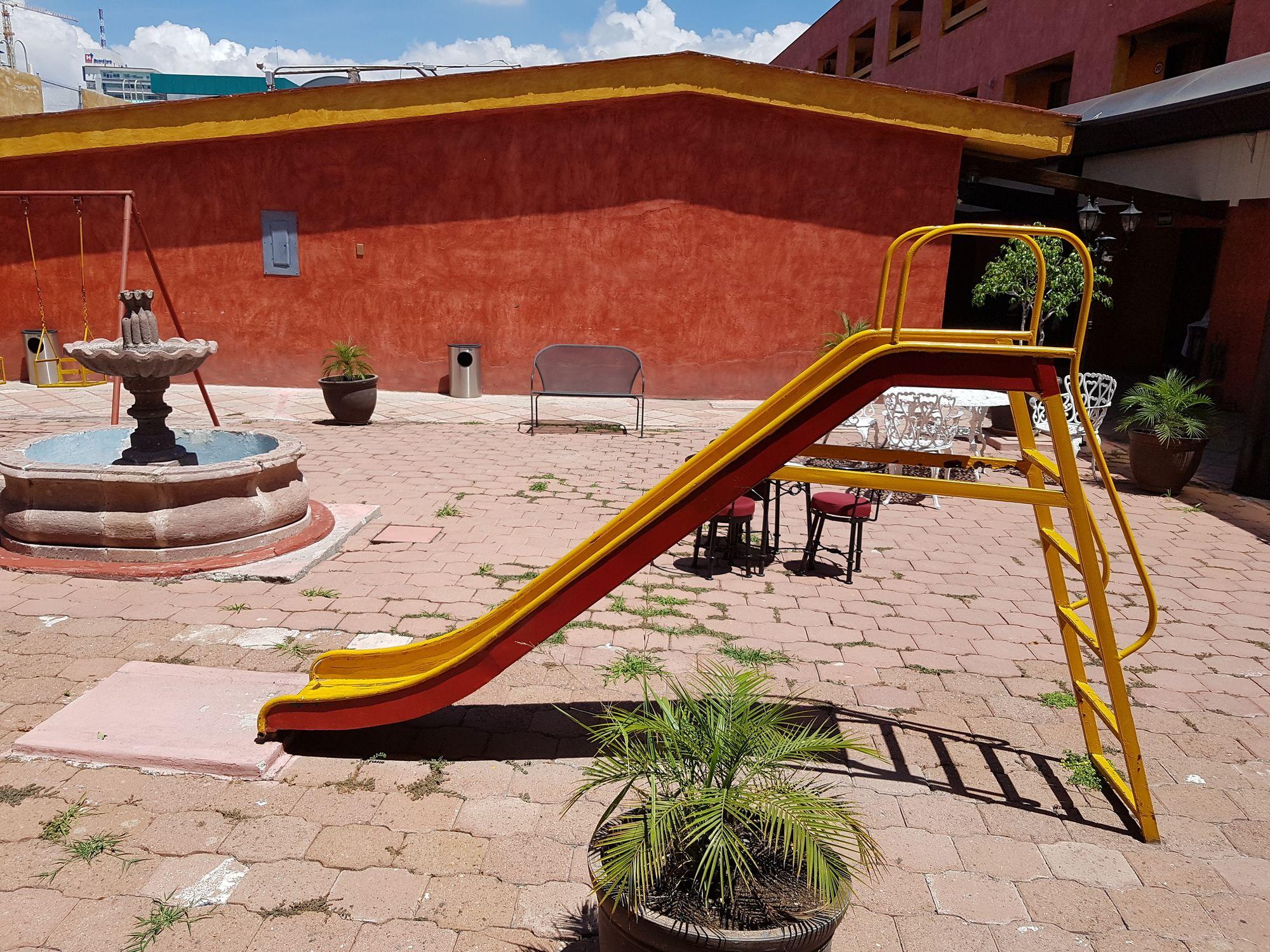 image-housing-carousel