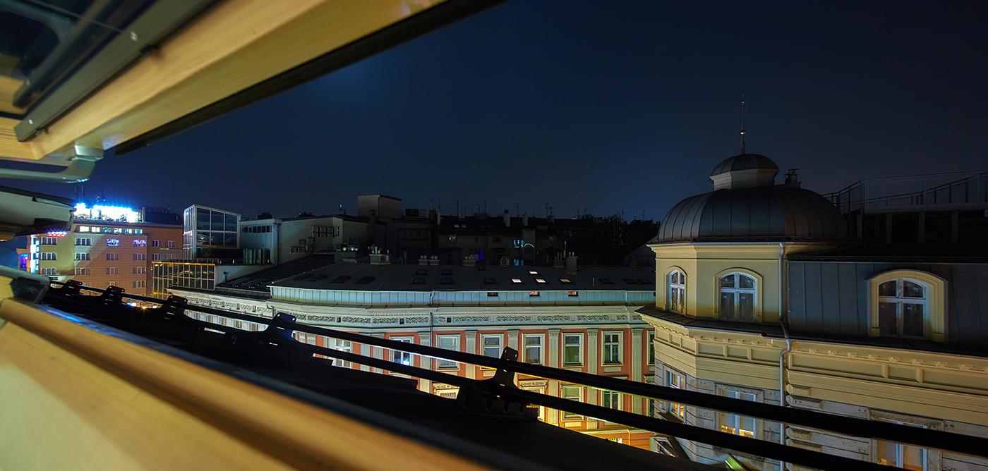 image-housing-carousel