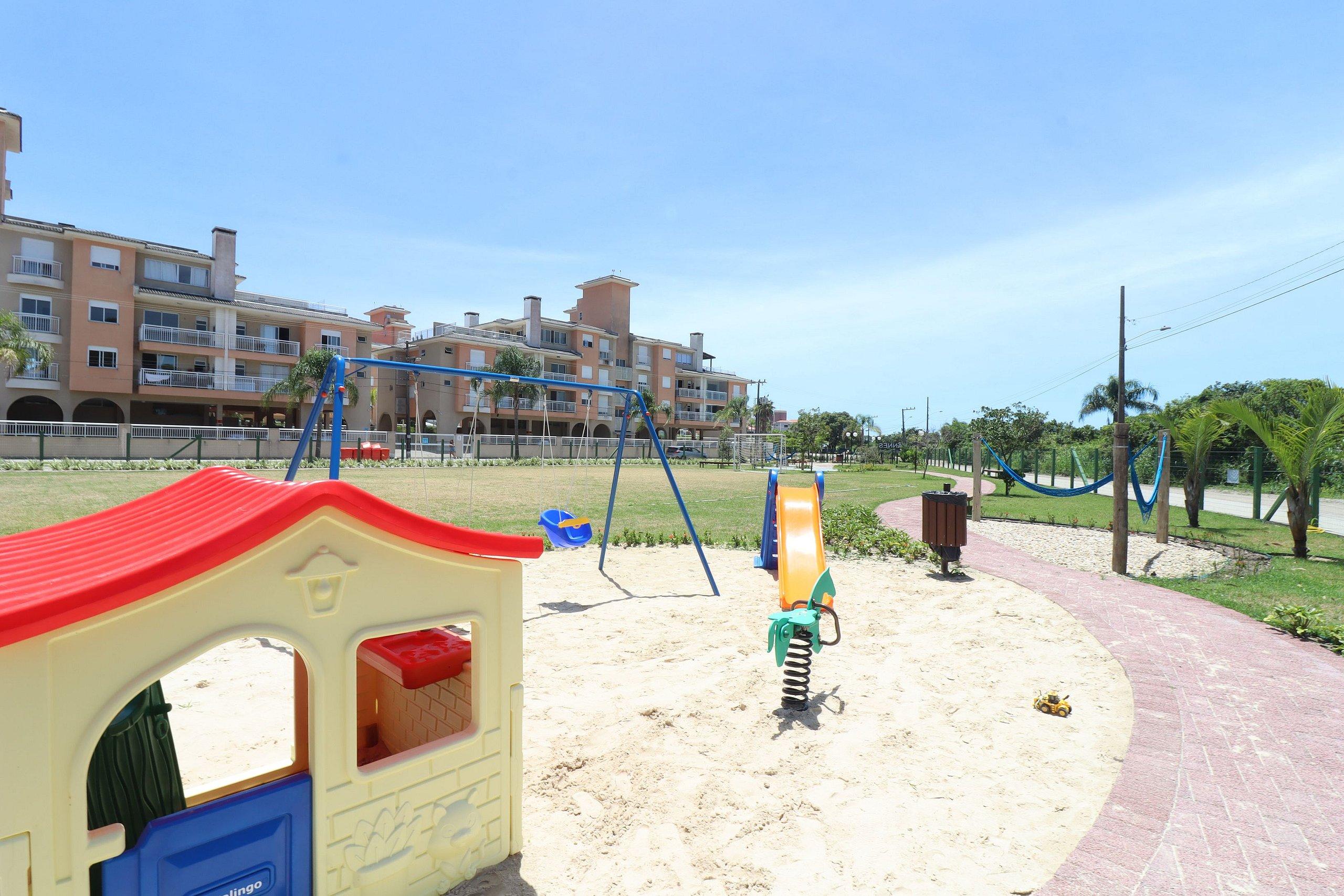image-housing-carousel
