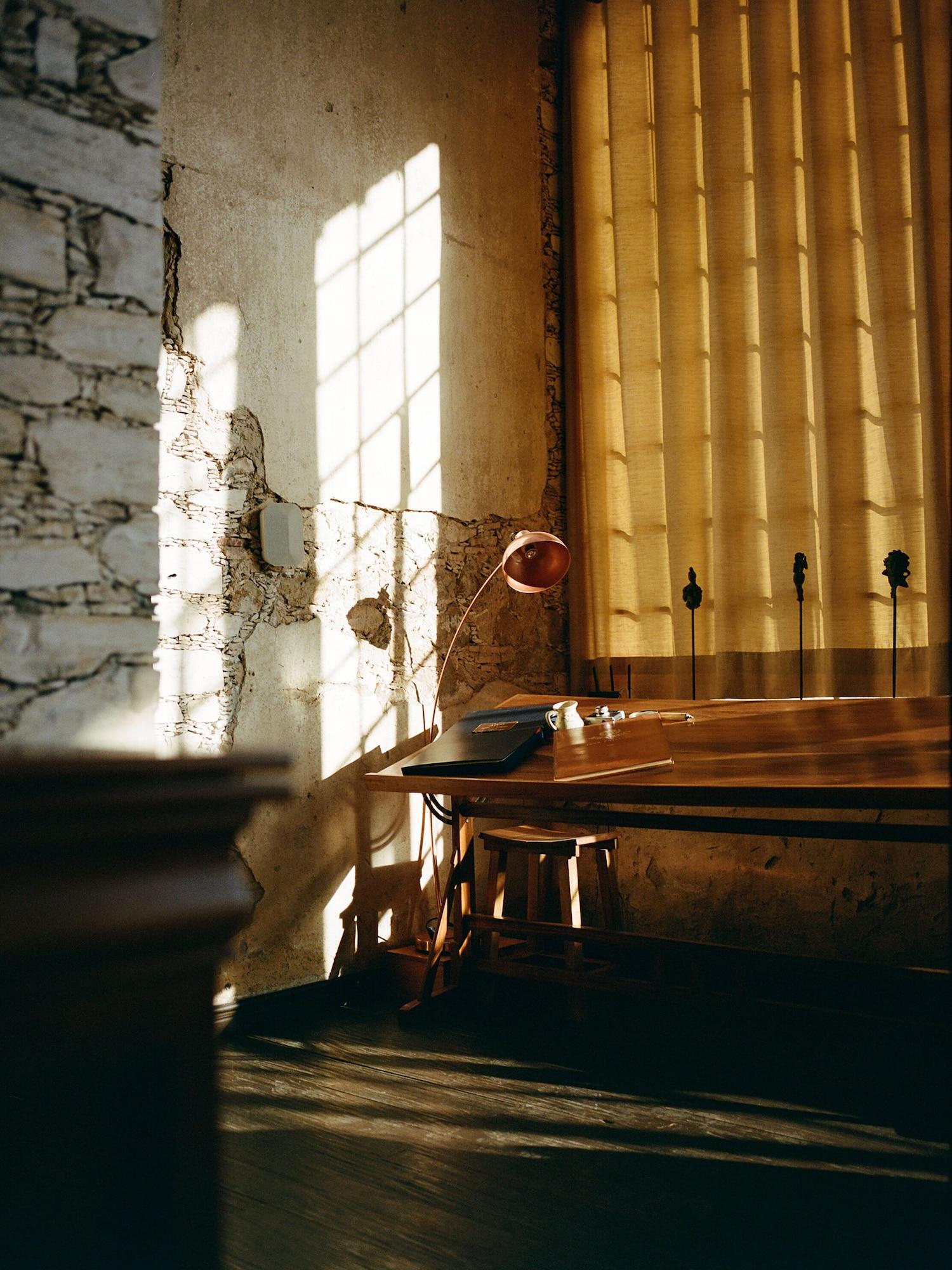image-housing-carousel