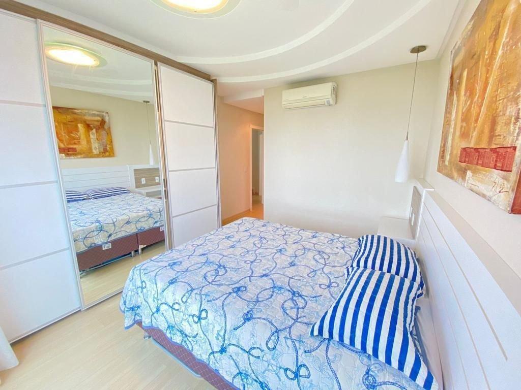 image-housing-carousel