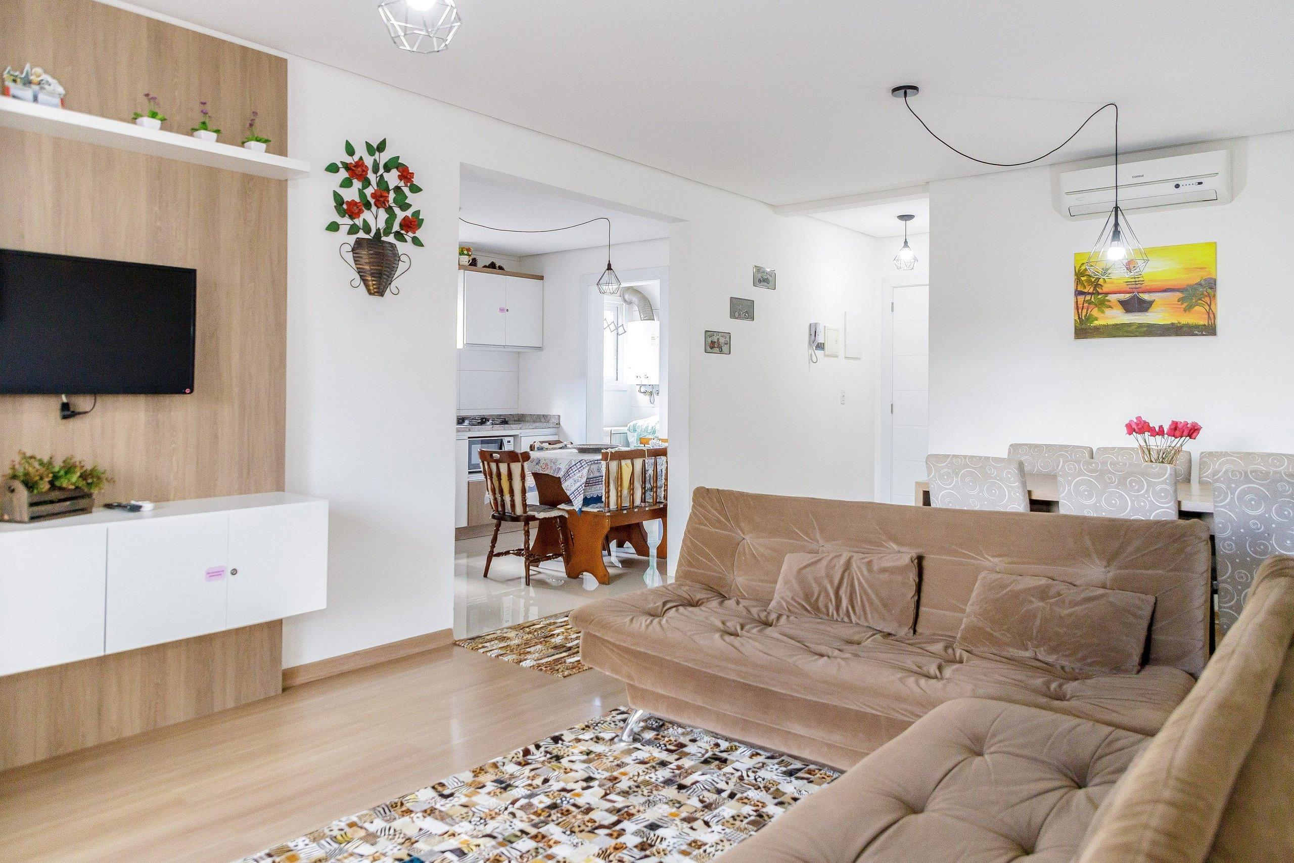image-housing-carousel