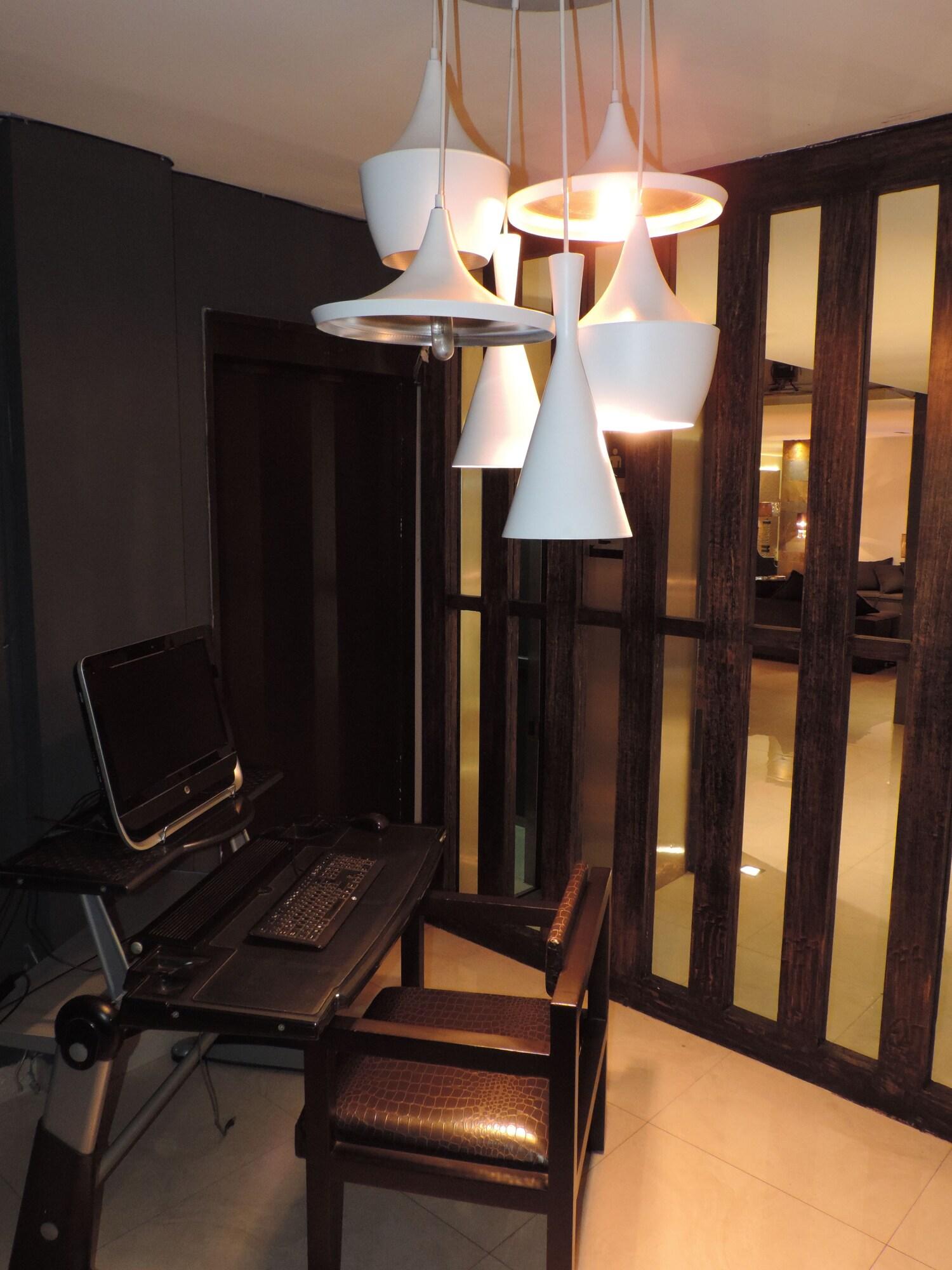 image-housing-carousel