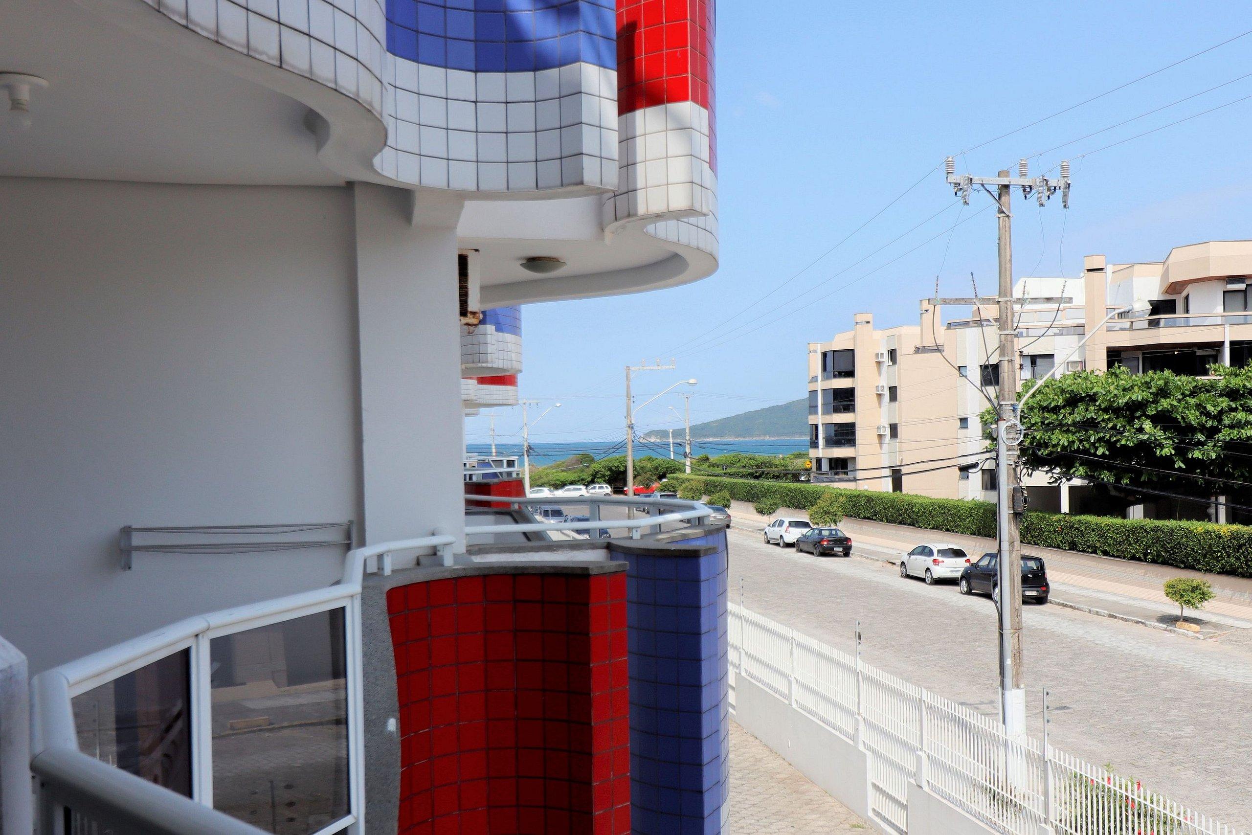 image-housing-carousel