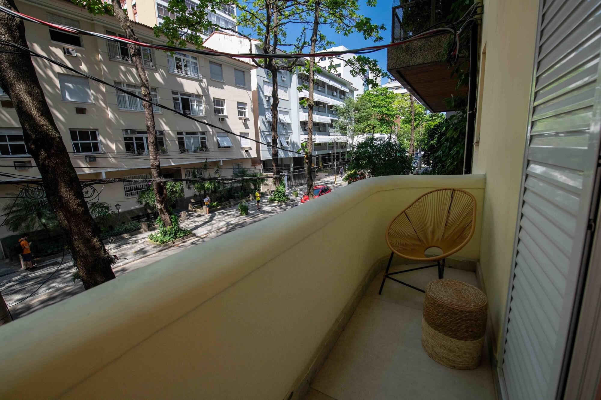 image-housing-carousel