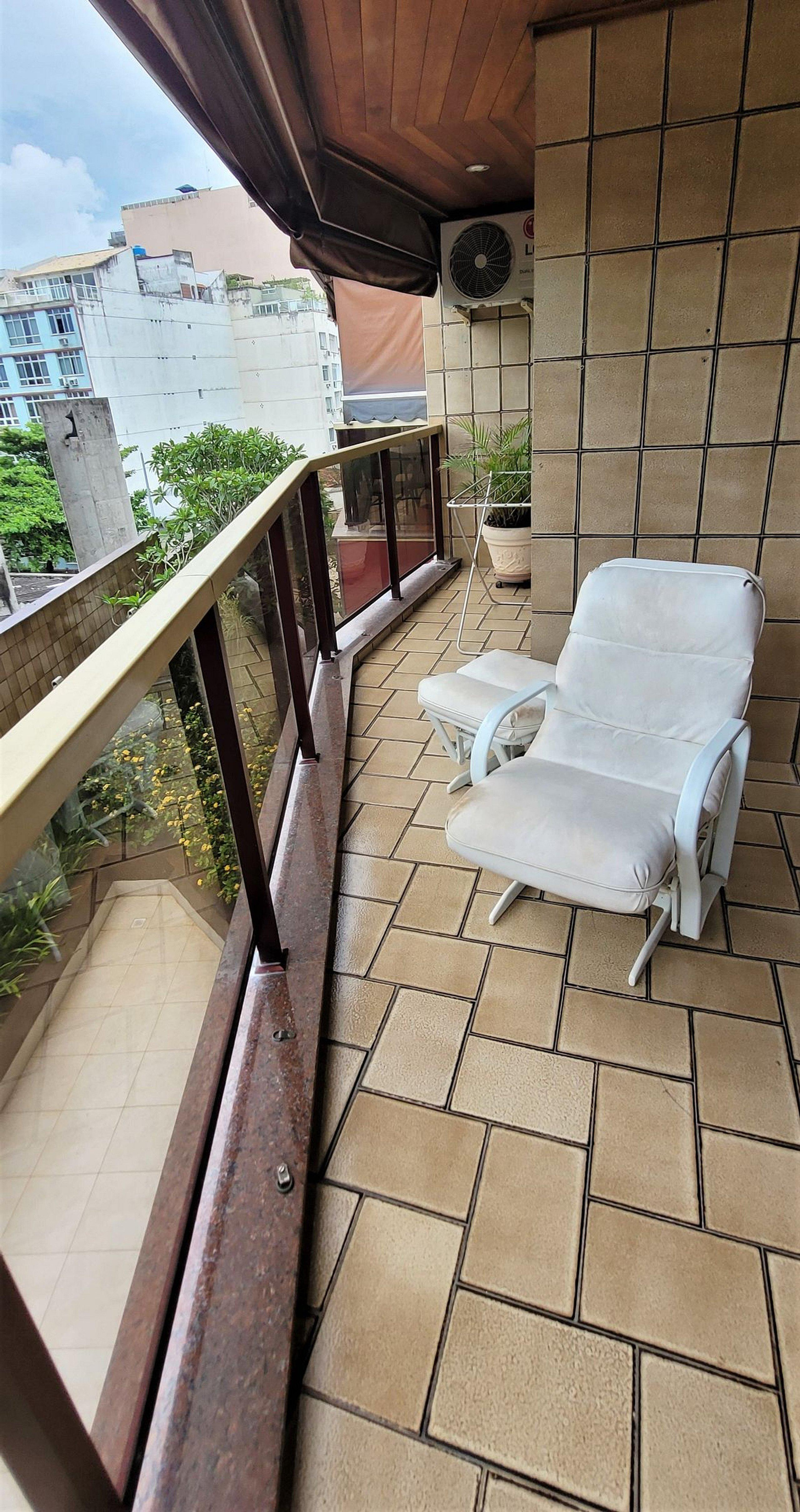 image-housing-carousel