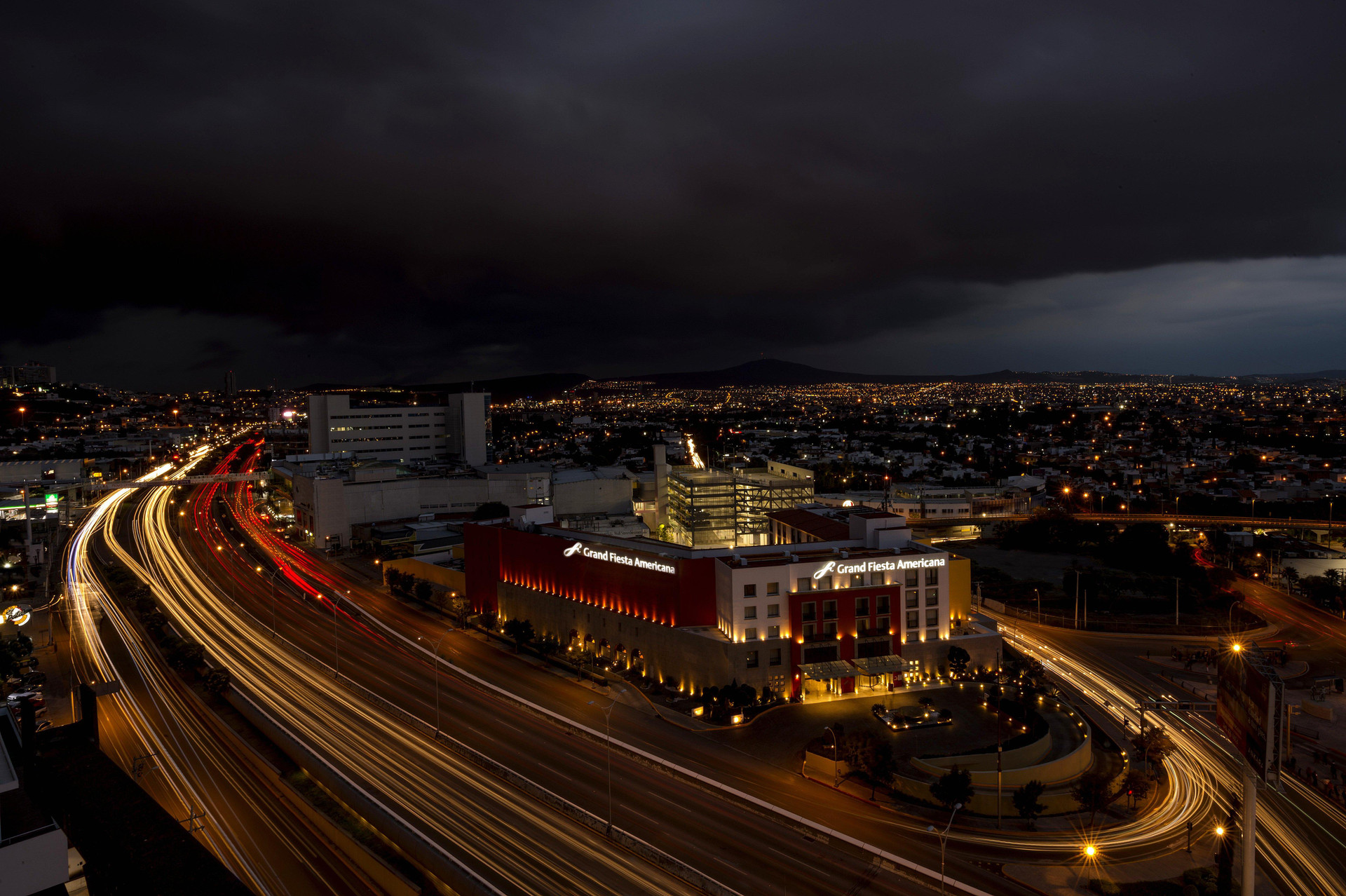 image-housing-carousel