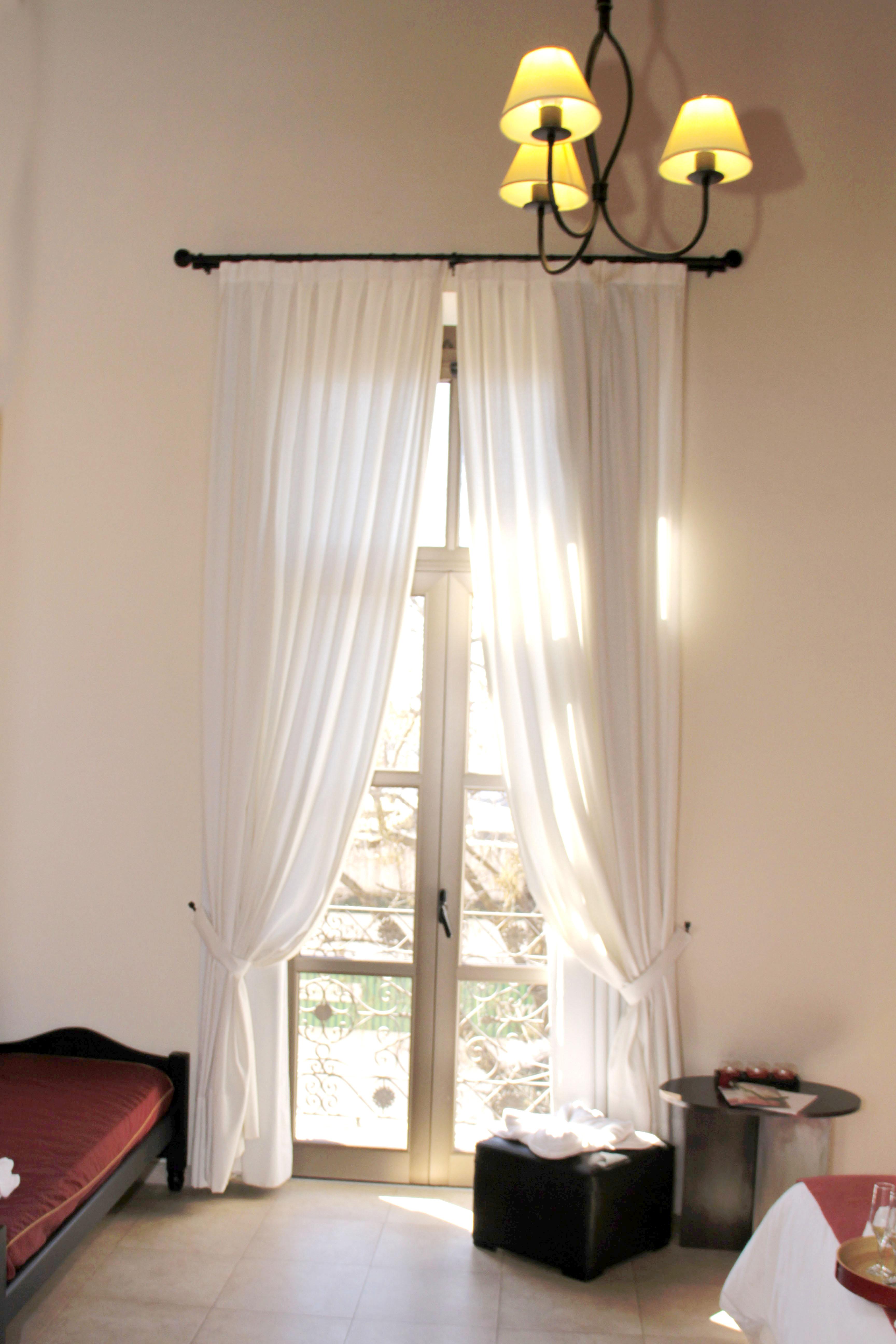 image-housing-carousel