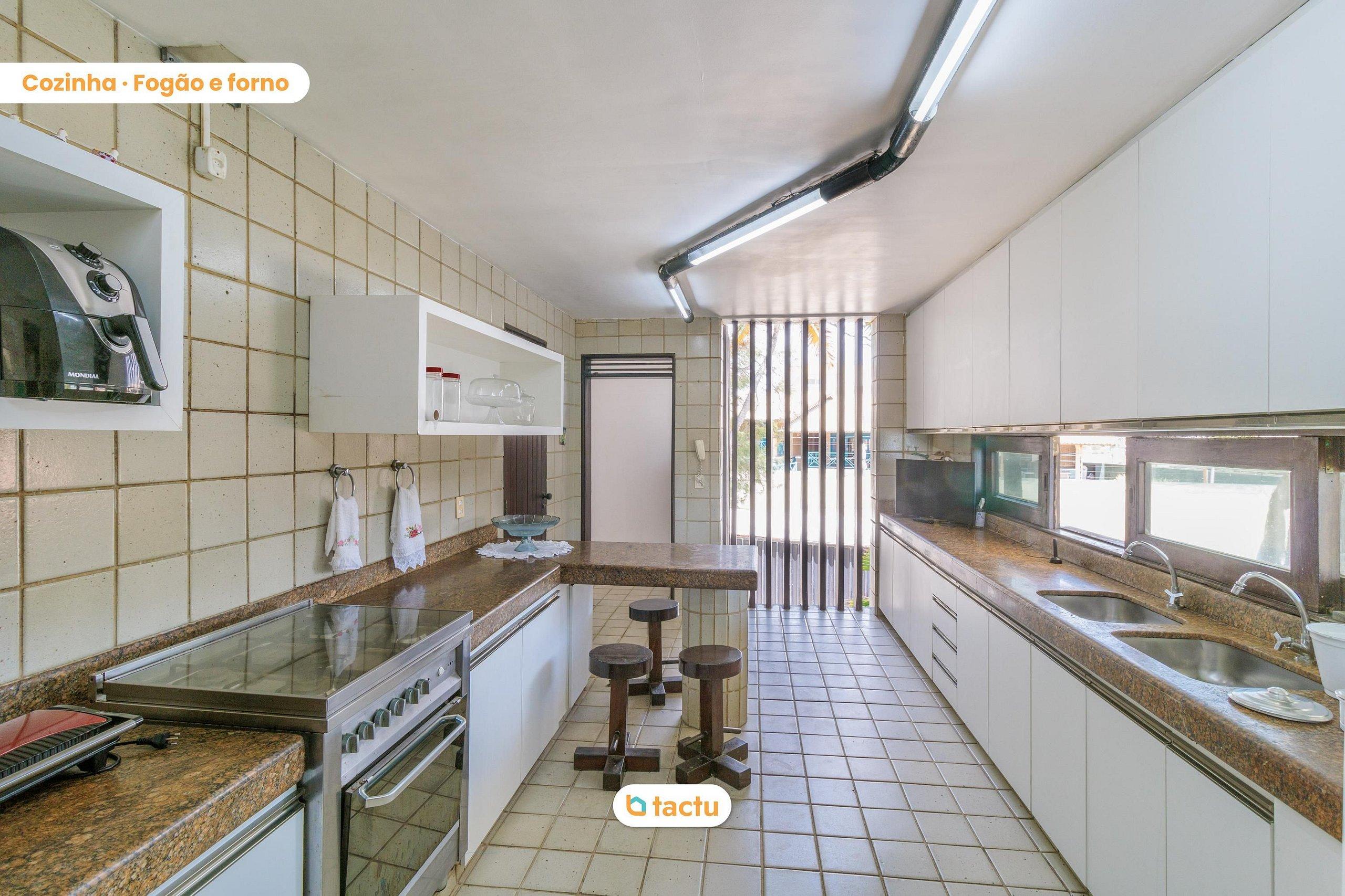 image-housing-carousel