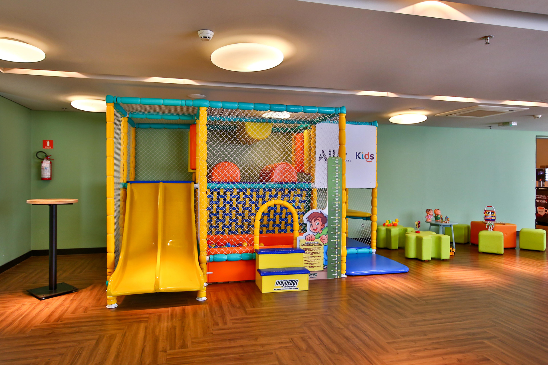 image-housing-carousel