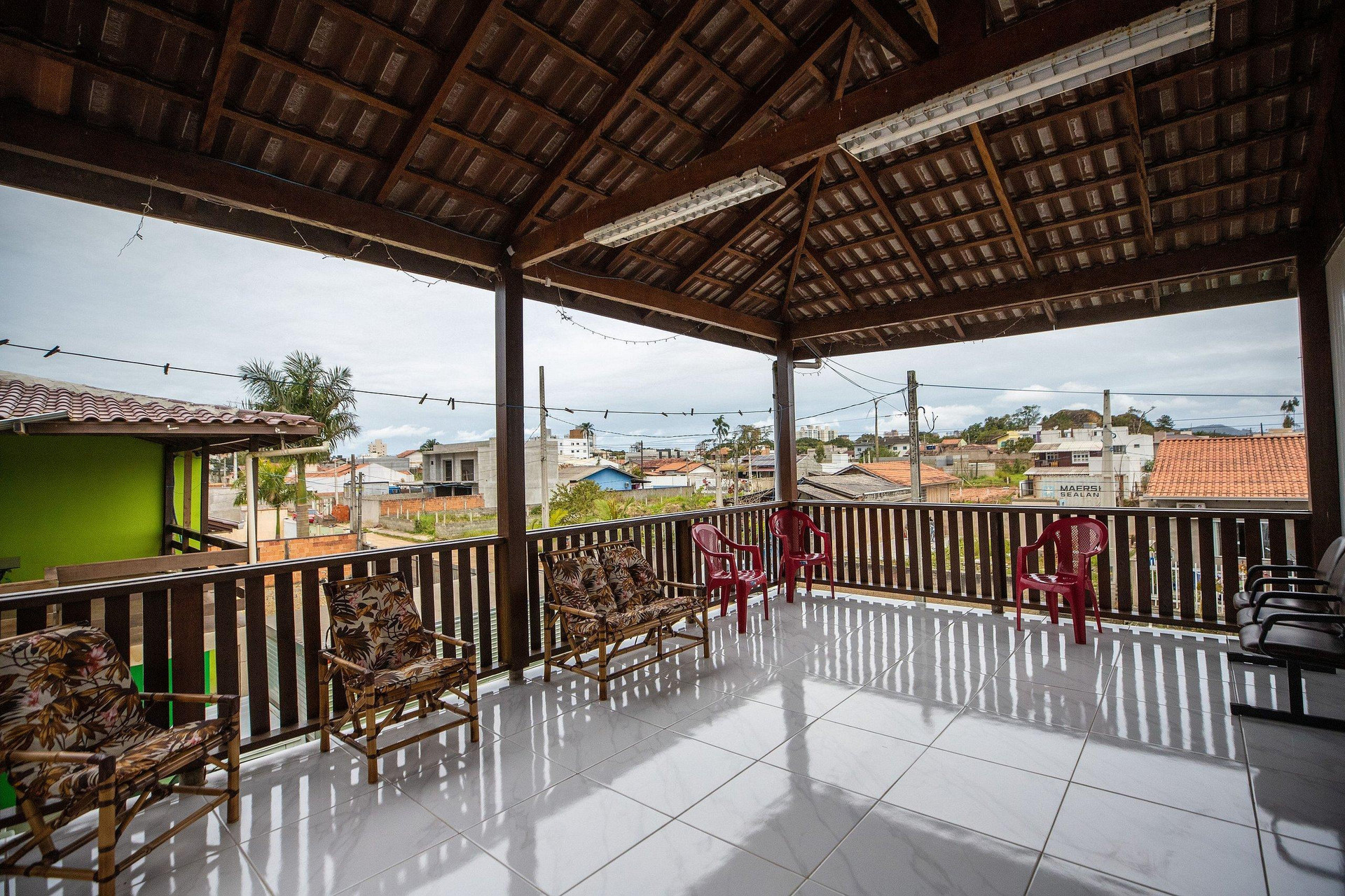 image-housing-carousel