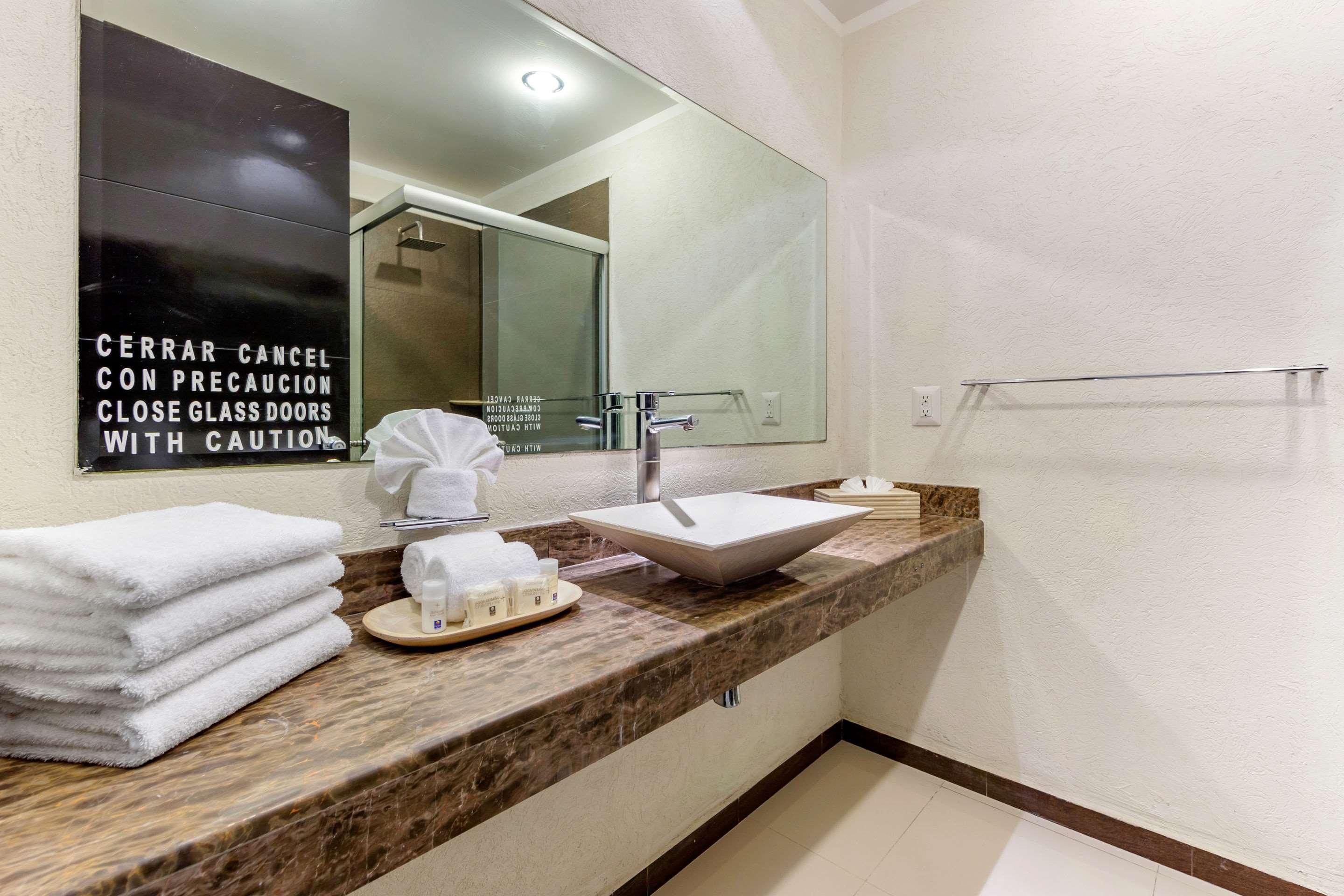 2 Double Beds, City View