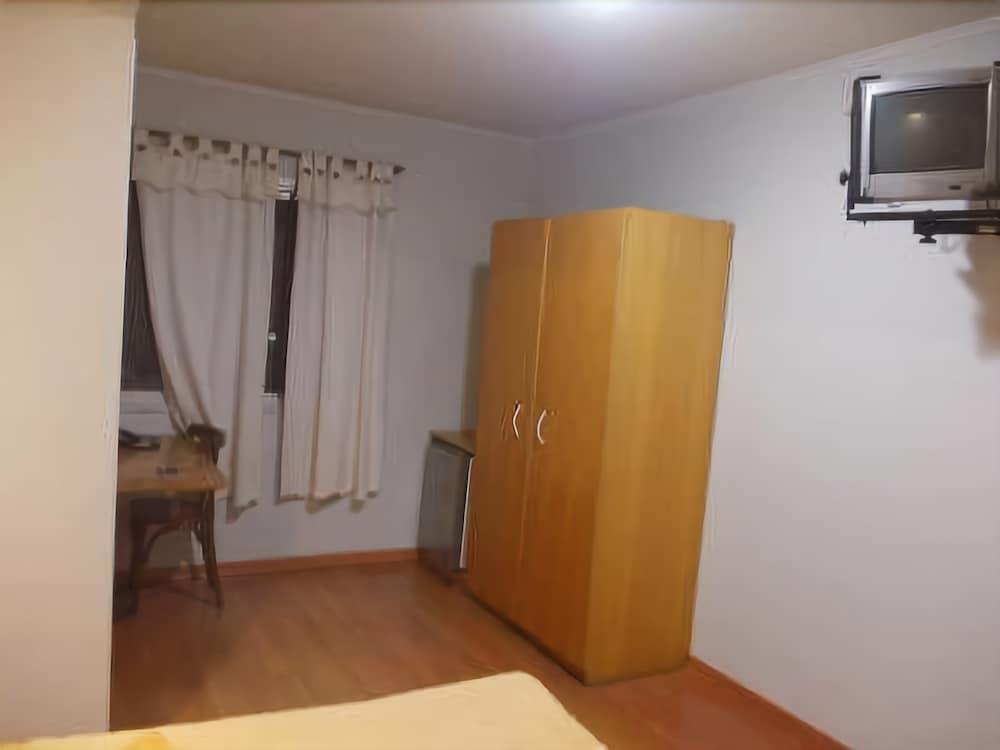 image-housing-carousel