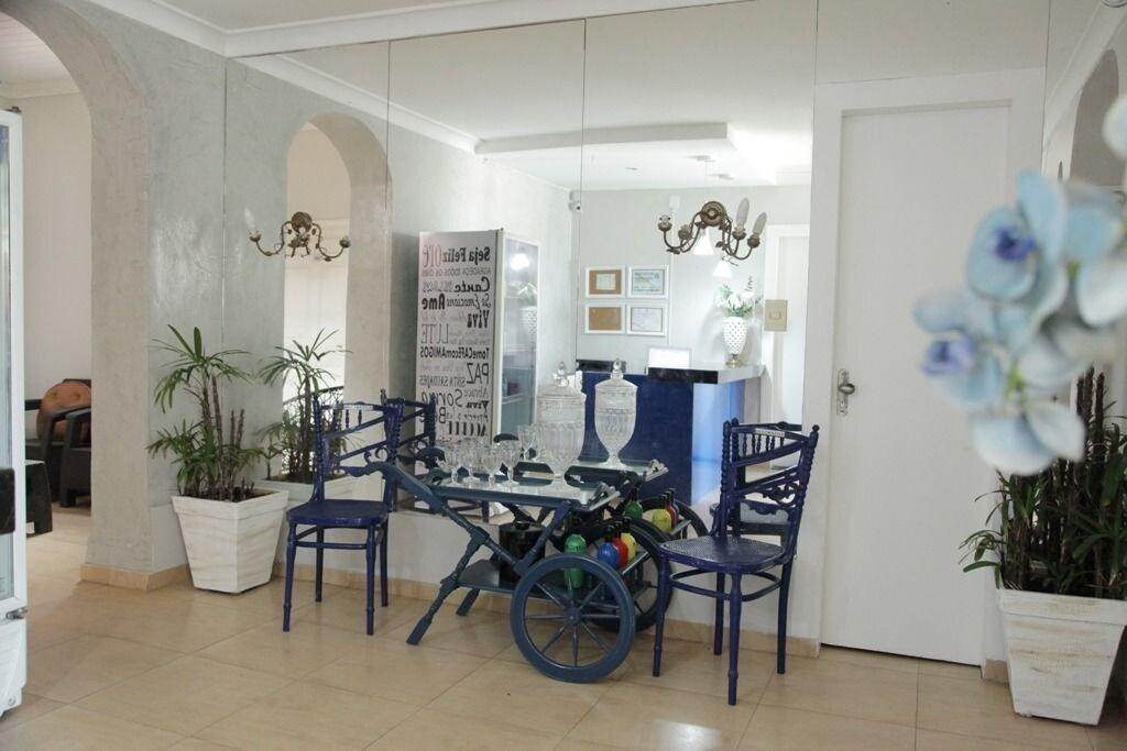 image-housing-carousel