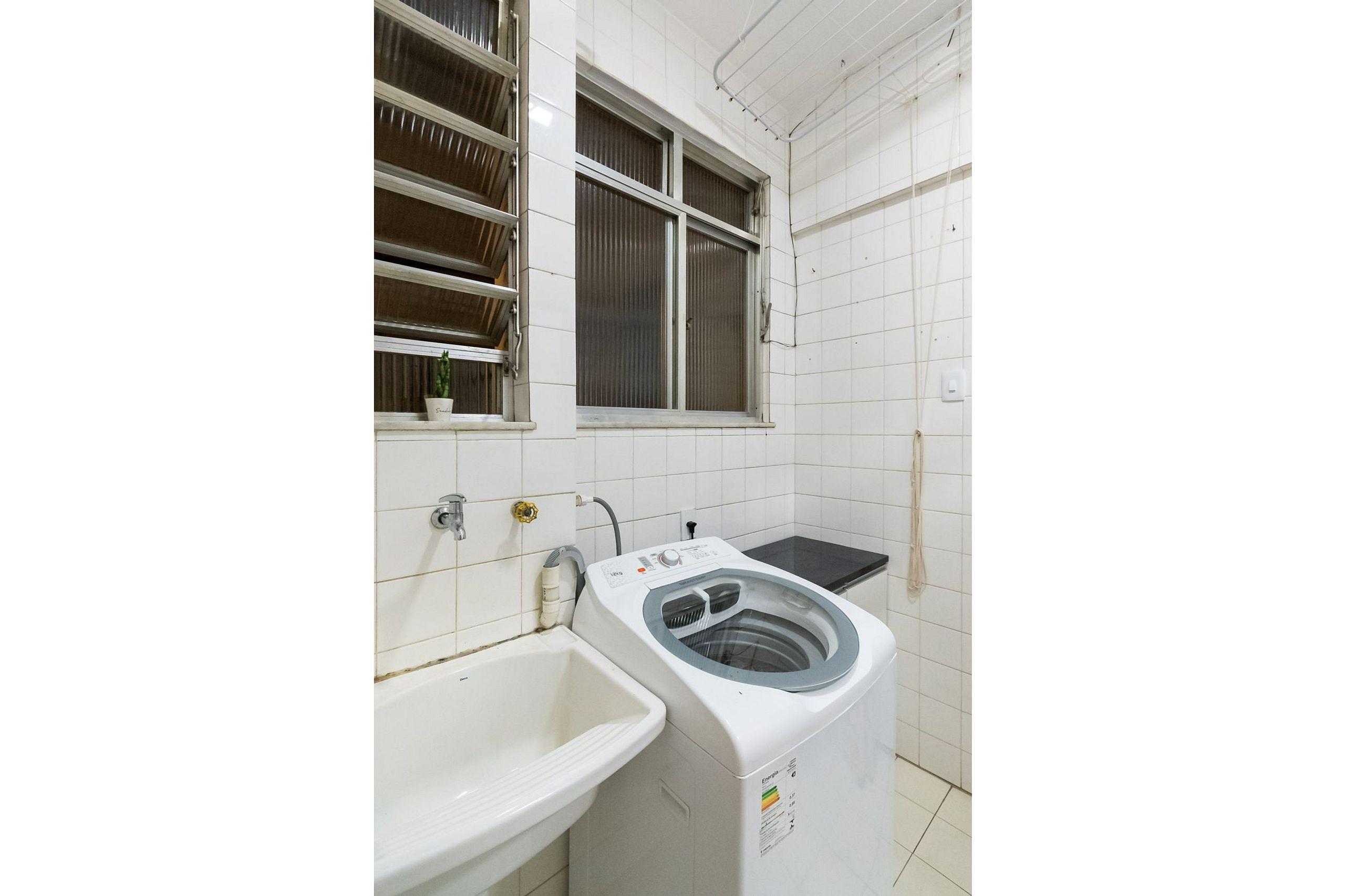 image-housing-carousel