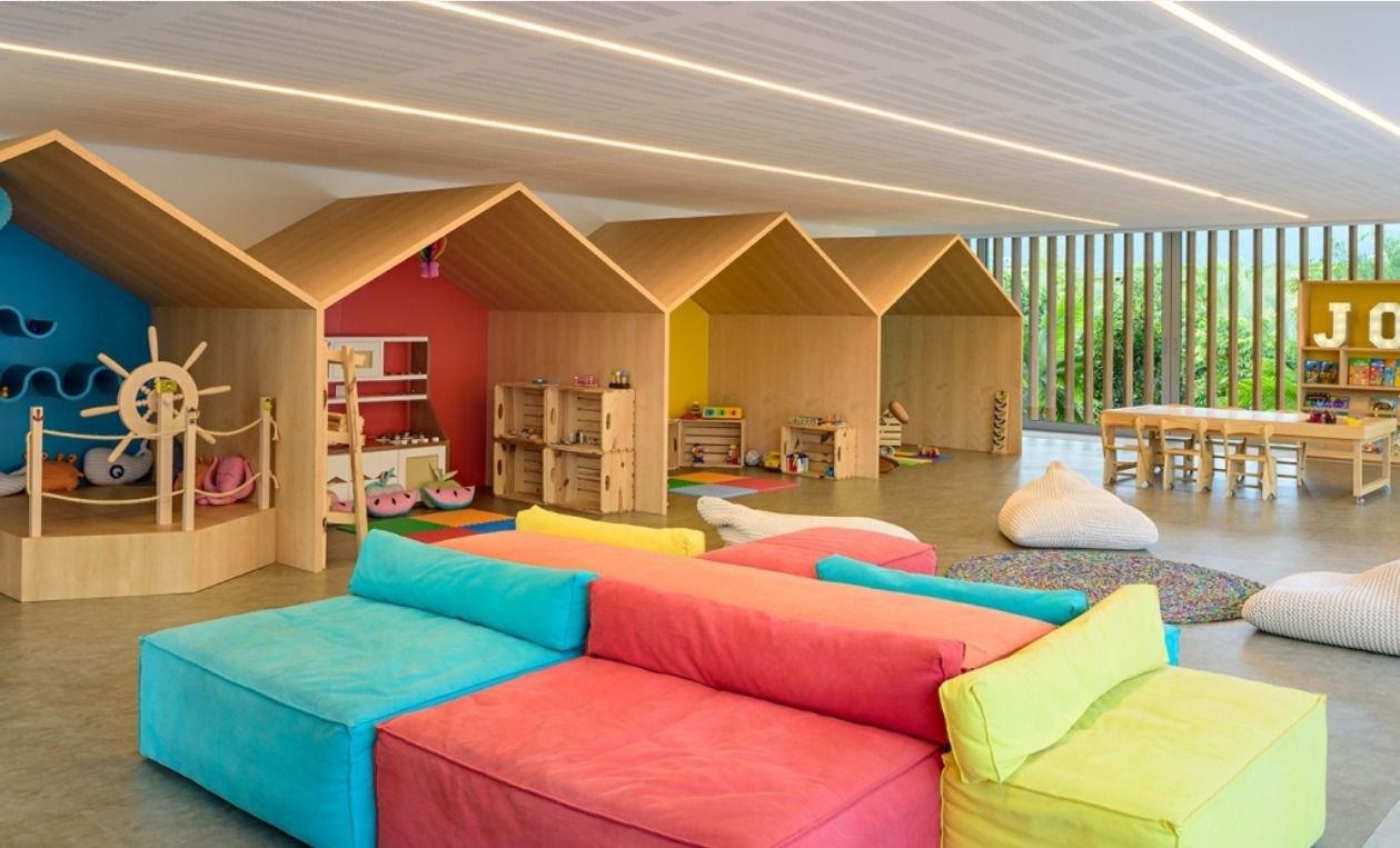 image-housing-carousel