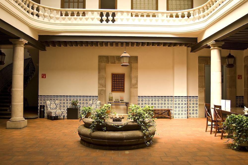 image-housing-carousel