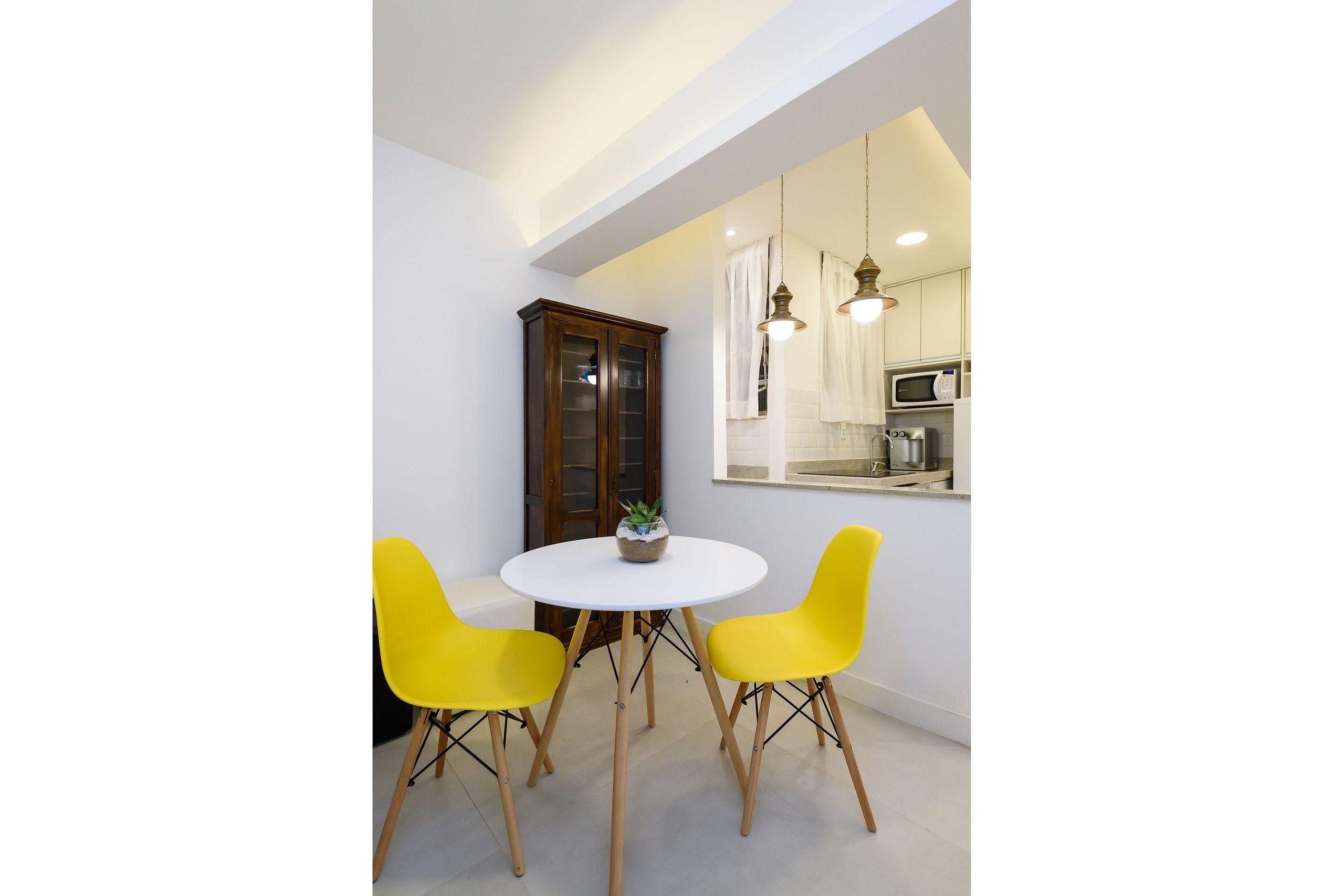 image-housing-carousel