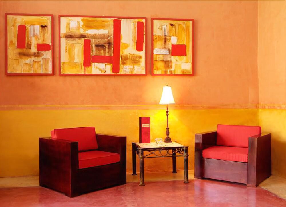 image-housing-carousel