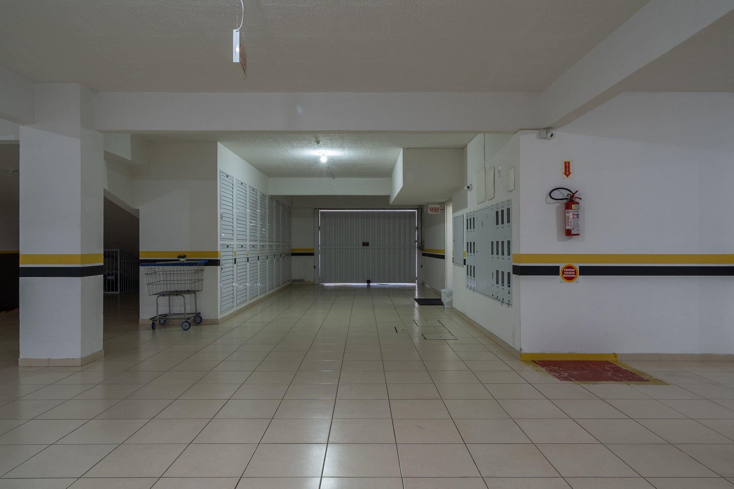 image-housing-carousel