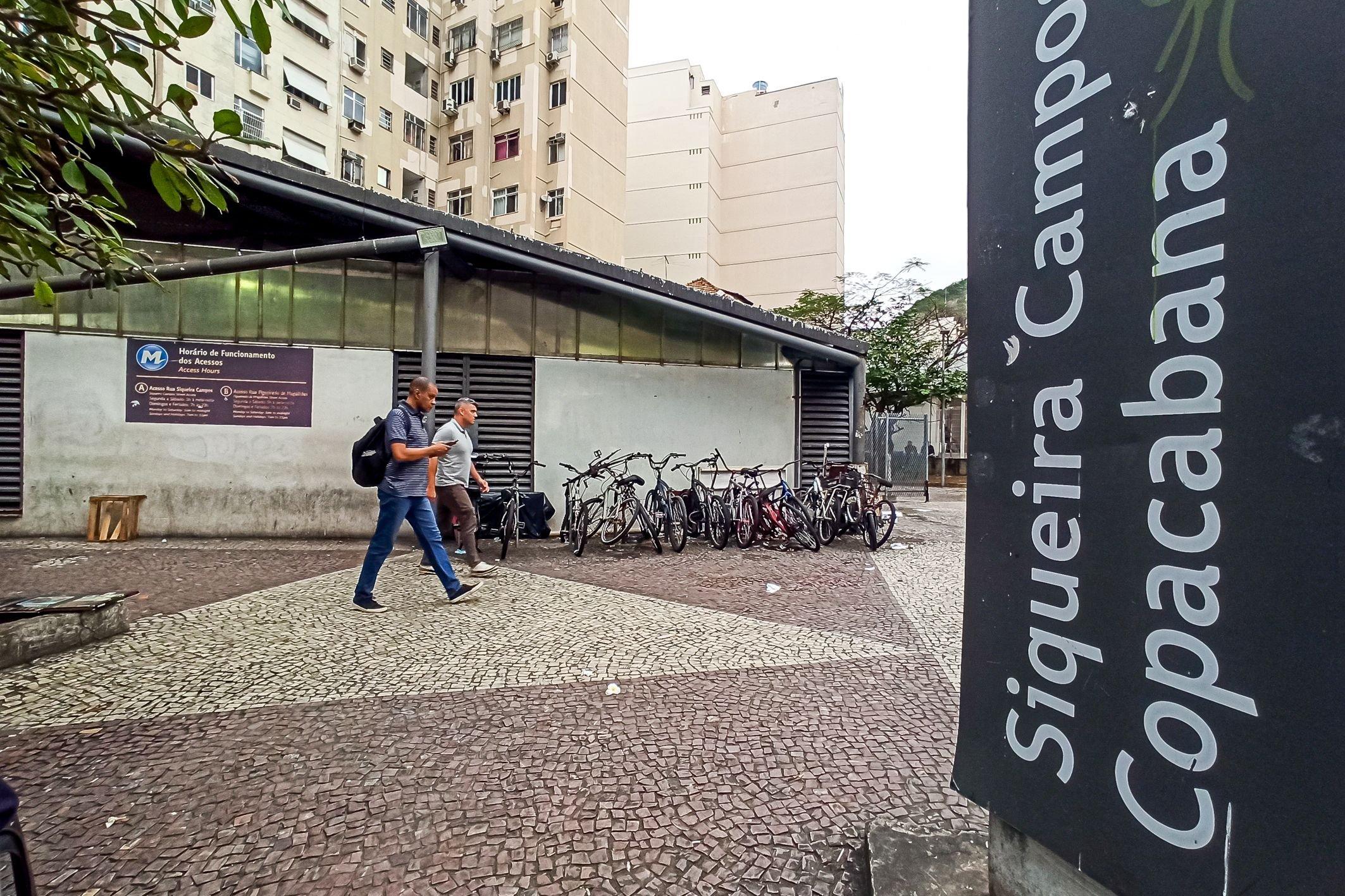 image-housing-carousel