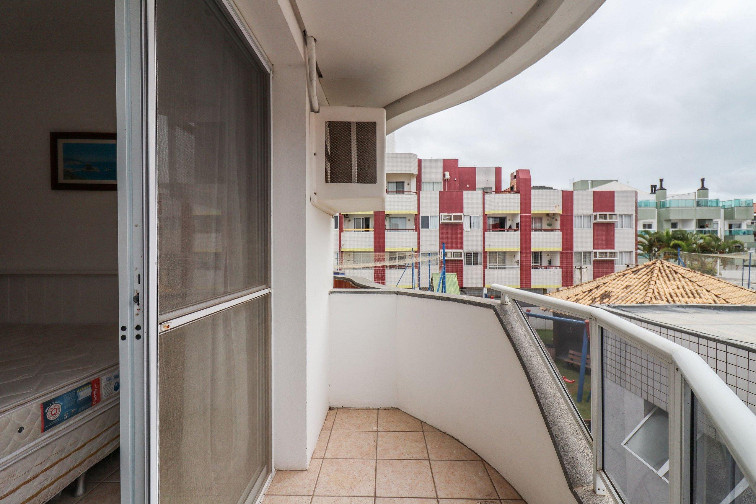 image-housing-carousel