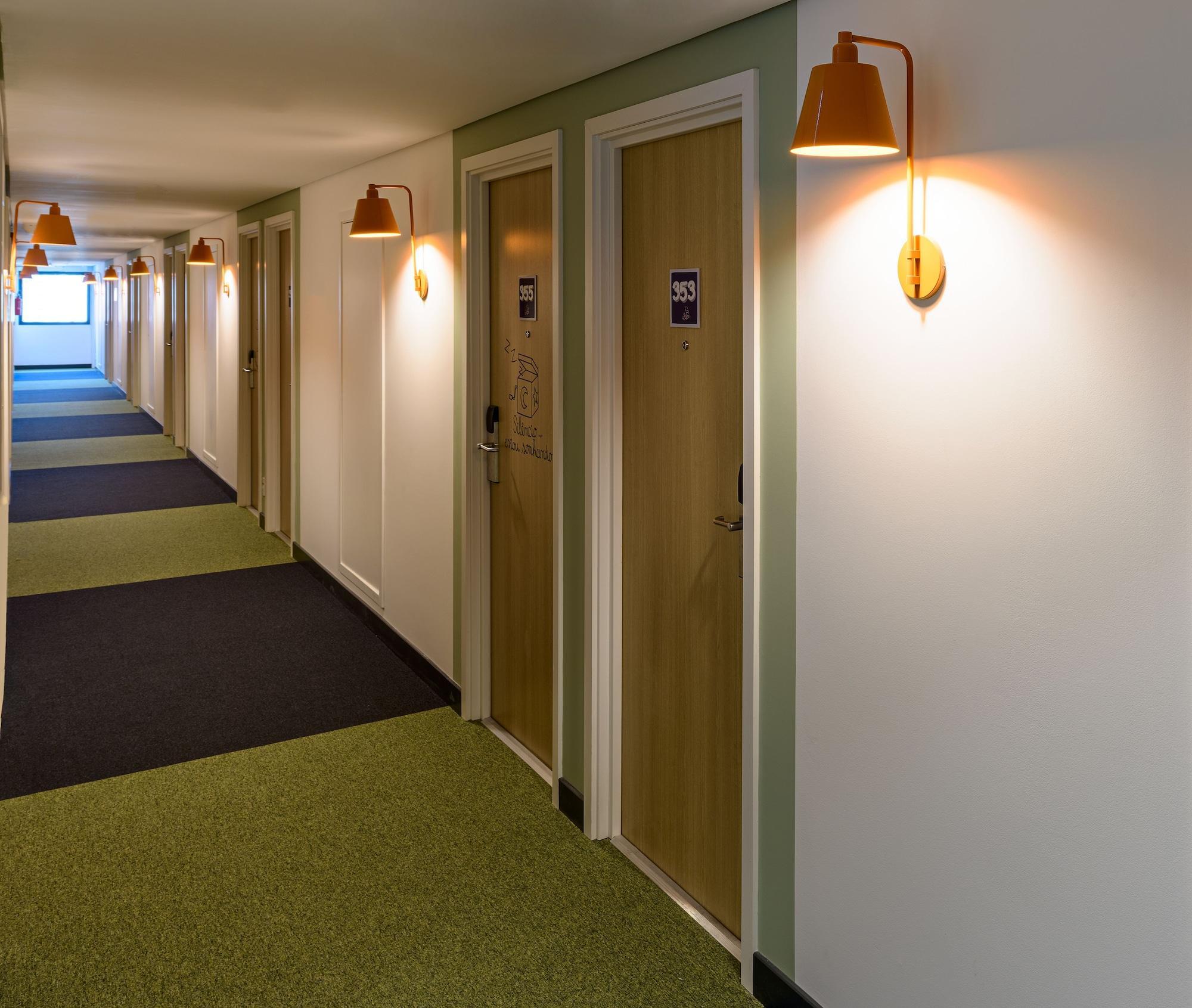 image-housing-carousel