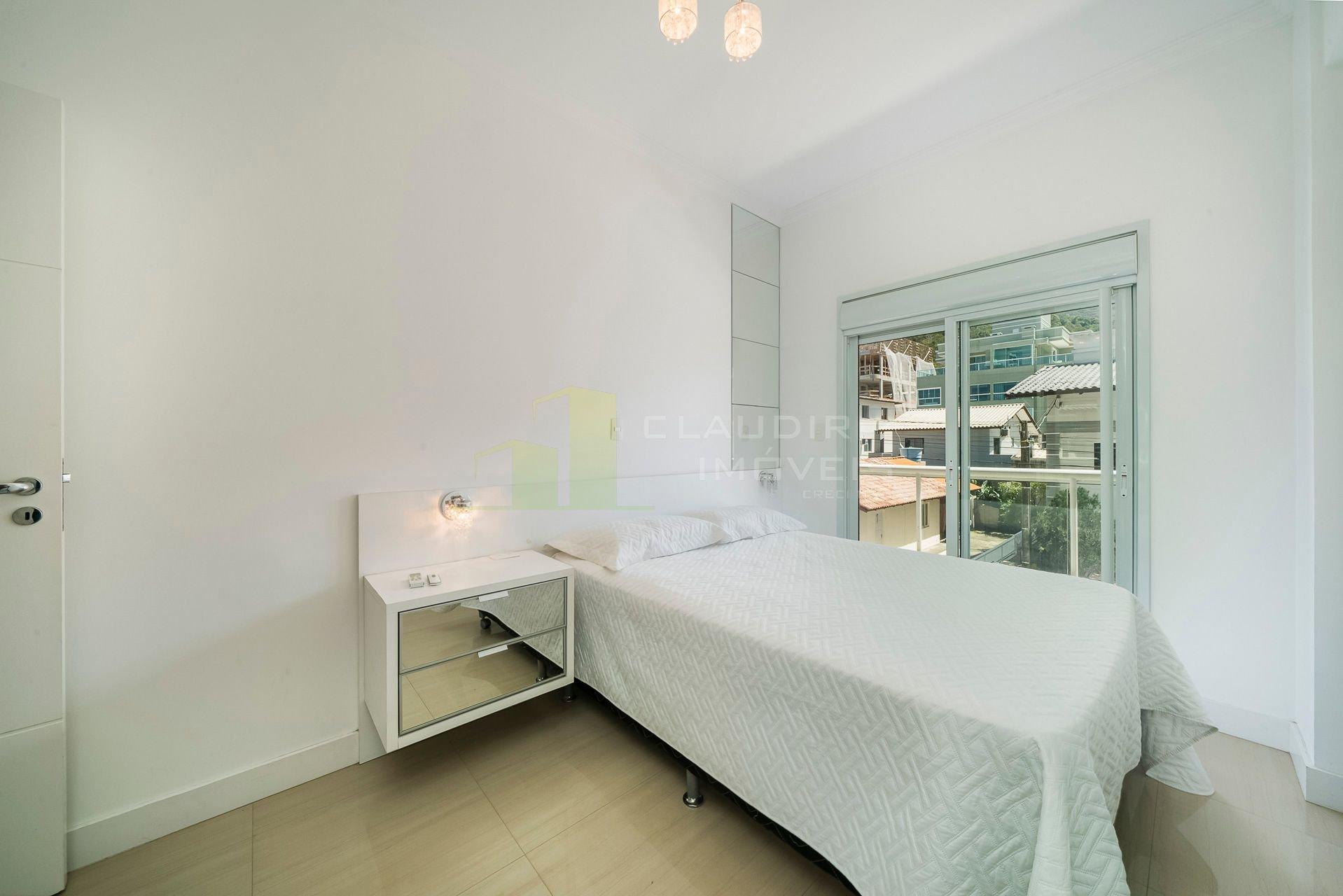 image-housing-carousel