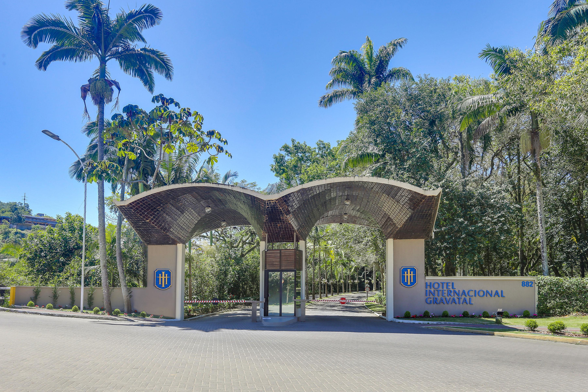 image-housing-carousel